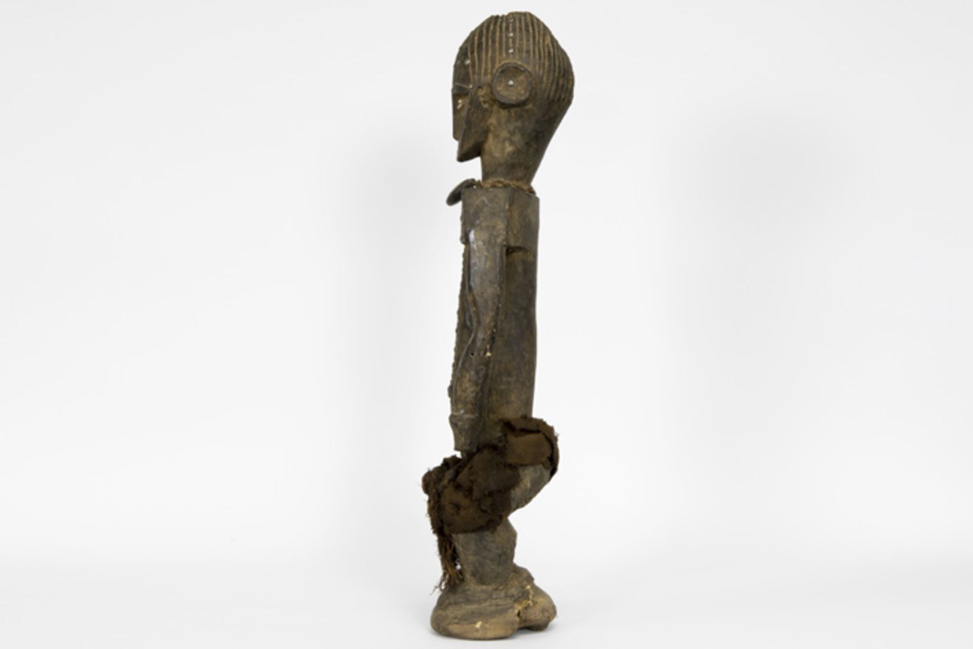 AFRIKA - KONGO "Metoko"- sculptuur in hout met koperbeslag, koord, textiel en schelpen - hoogte : 74 - Bild 3 aus 5
