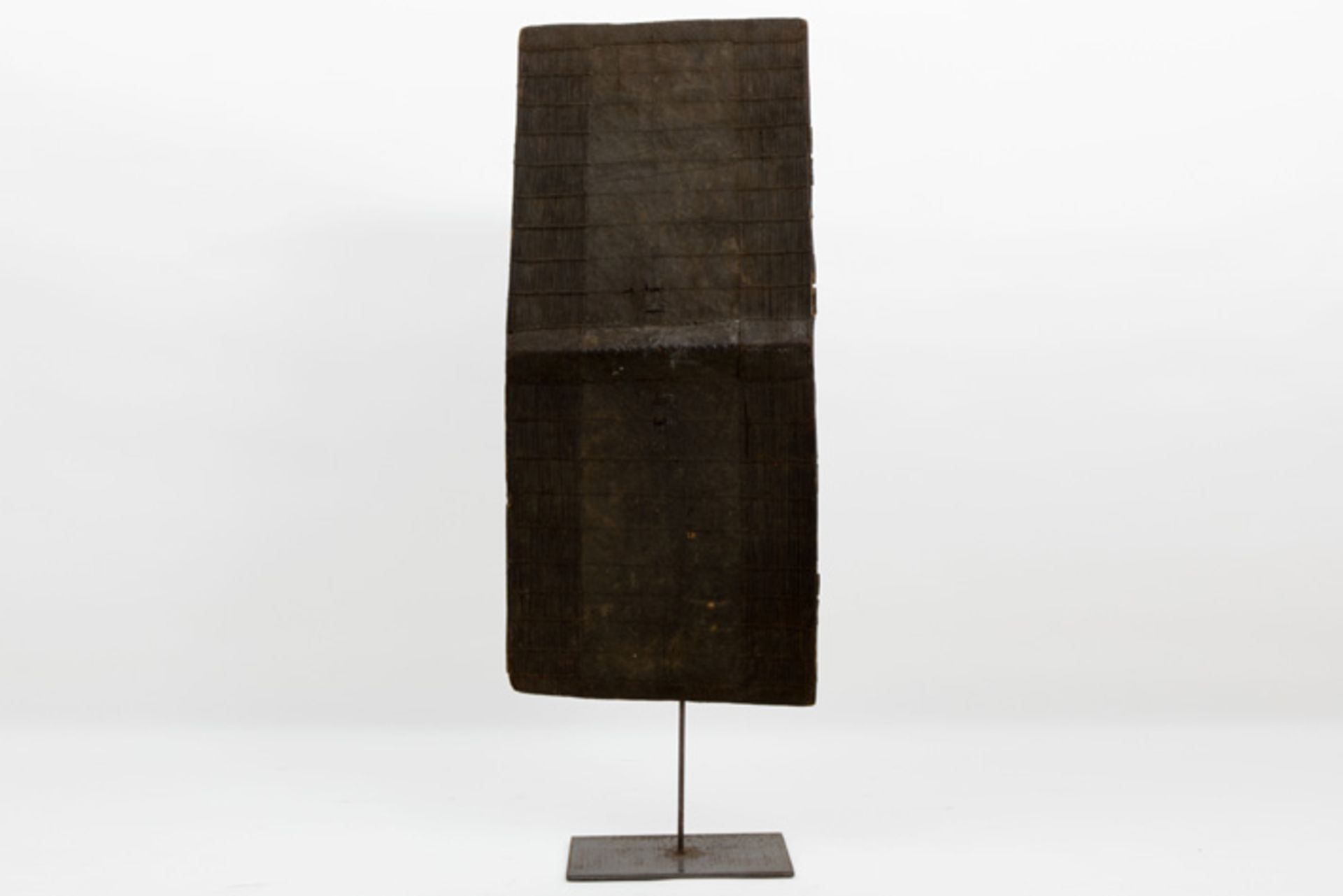 AFRIKA - KONGO oud typisch schild van de "Topoké" in hout en metaal - hoogte : 111 cm -