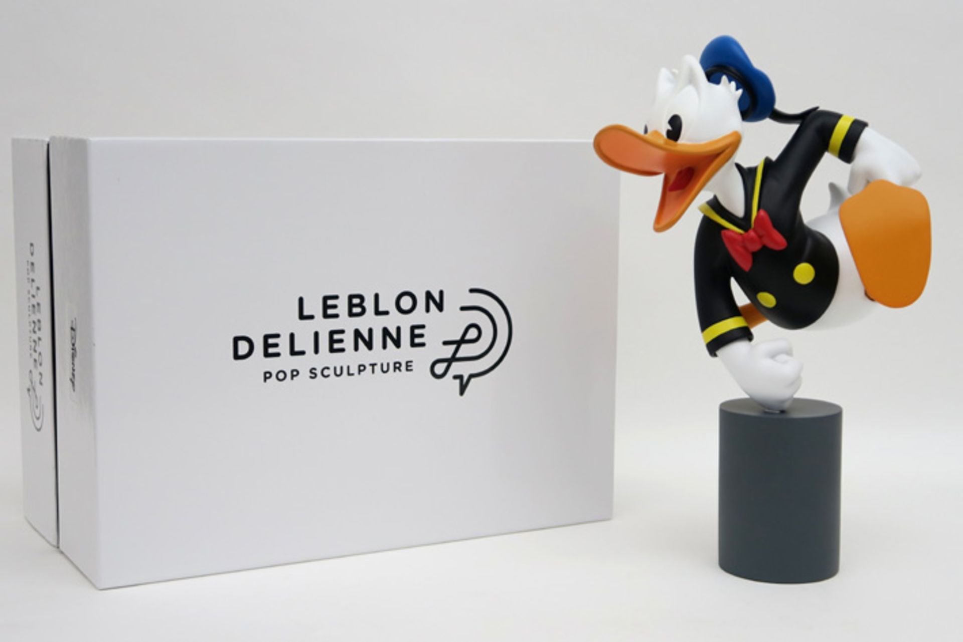 LEBLON DELIENNE & DISNEY "Donald Duck" sculptuur in hars (polychrome versie) - hoogte : 36,5 cm