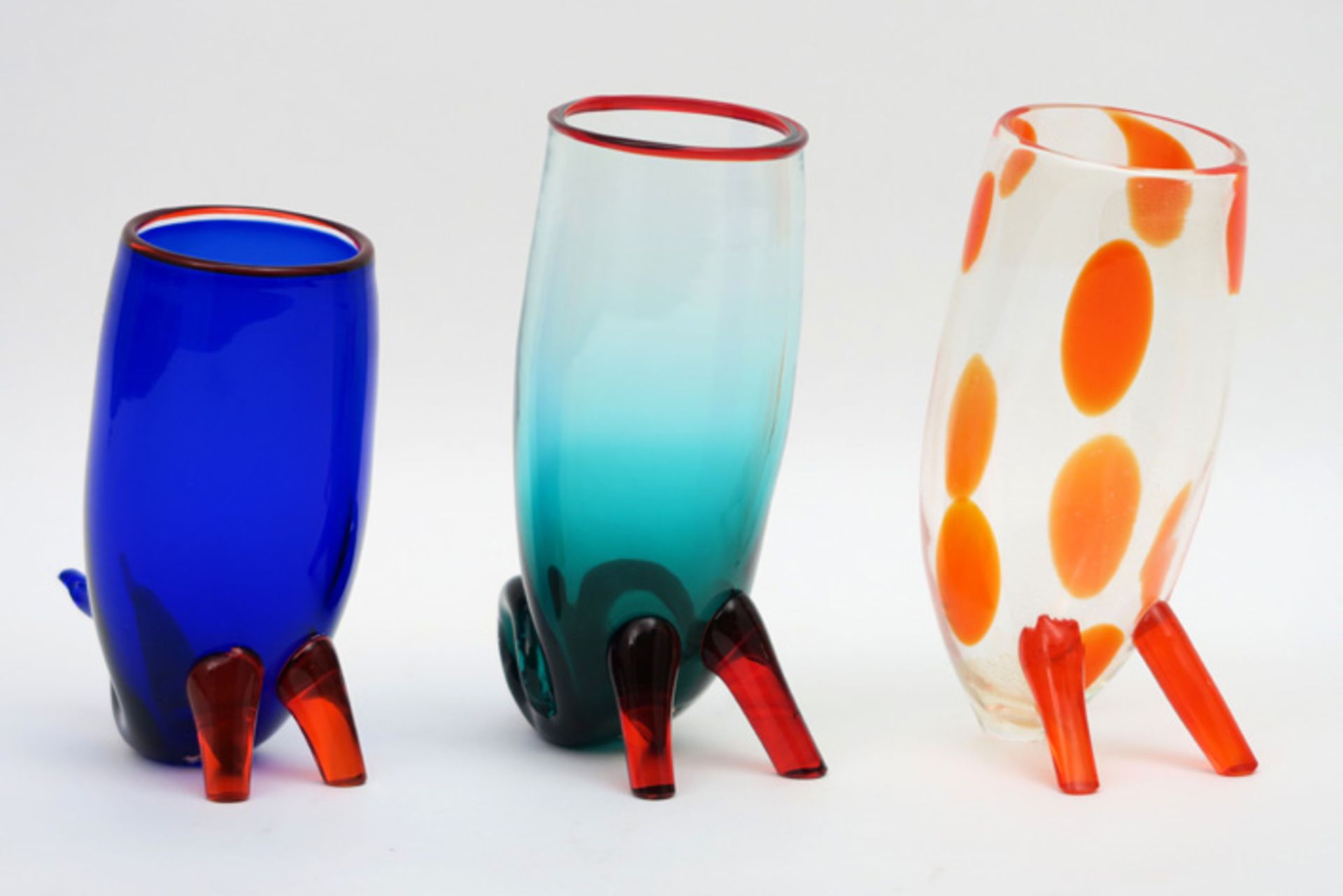 ROSIN MARIA GRACIA (° 1958) lot van drie glazen met een typische vormgeving in gekleurd glas - - Image 3 of 5
