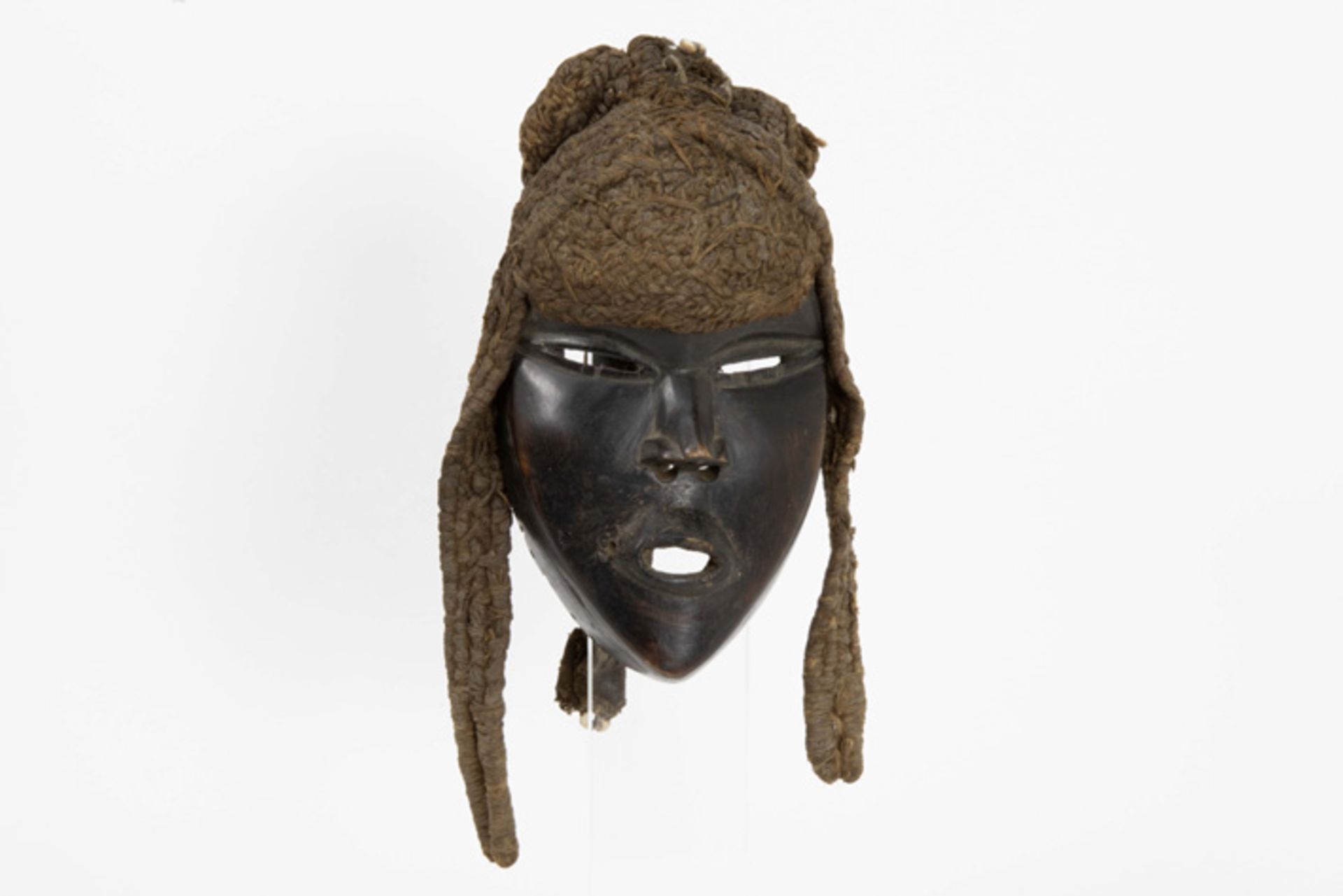 AFRIKA - IVOORKUST oud "Baule" - masker in mooi gepatineerd hout, getresseerde vegetale vezels en