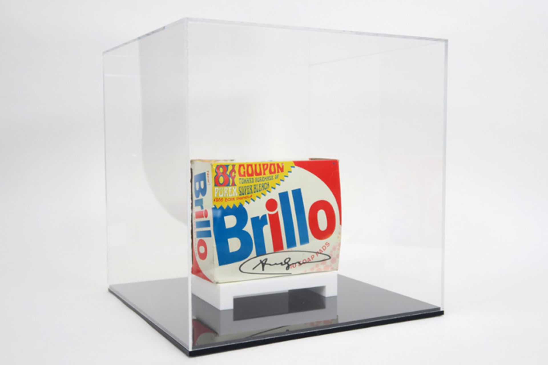 WARHOL ANDY (1930 - 1987) handgesigneerde "Brillo" - doos - 13,5 x 16,2 x 7 - in plexi case|| - Bild 3 aus 3