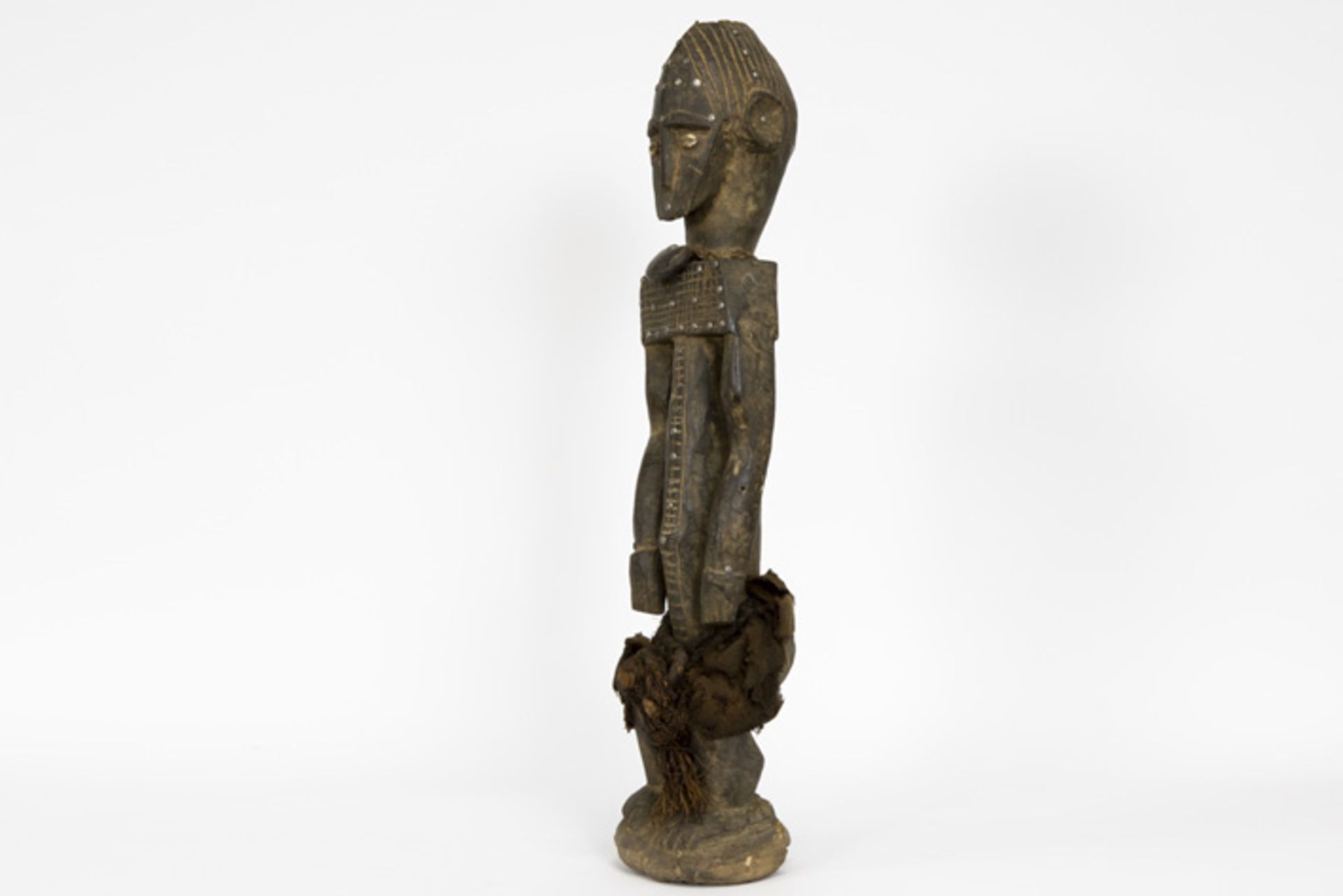 AFRIKA - KONGO "Metoko"- sculptuur in hout met koperbeslag, koord, textiel en schelpen - hoogte : 74 - Bild 2 aus 5