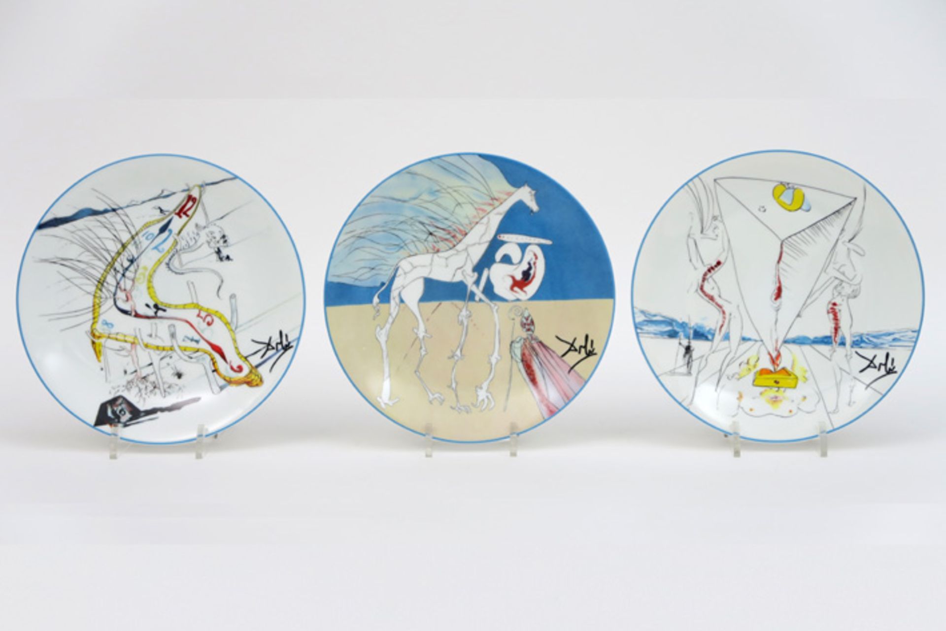 set of five plates in Limoges marked porcelain with representations of Dali's "The Conquest of the C - Bild 2 aus 5