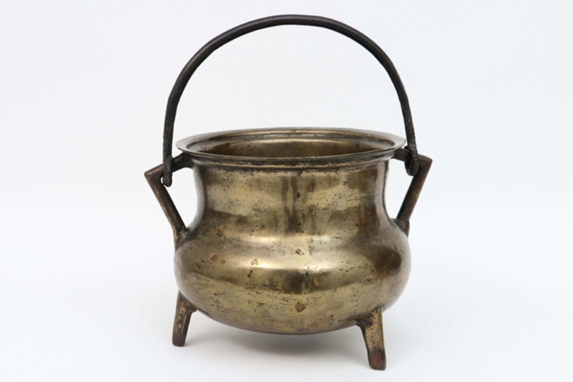 16th/17th Cent. Flemish "grape" cookingpot in bronze, marked " IPK "||VLAANDEREN - 16°/17° EEUW - Image 2 of 5