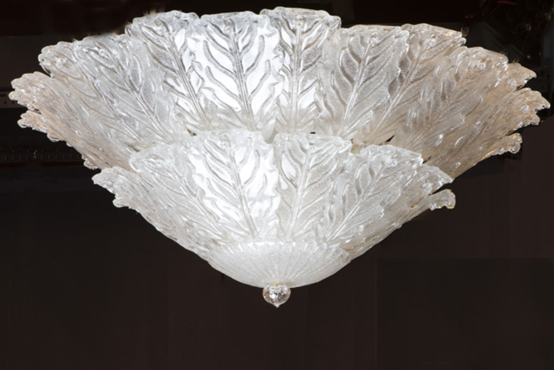 seventies'/eighties' vintage Schiavon "graniglia leaf" chandelier with leafs in colourless Murano - Image 3 of 3