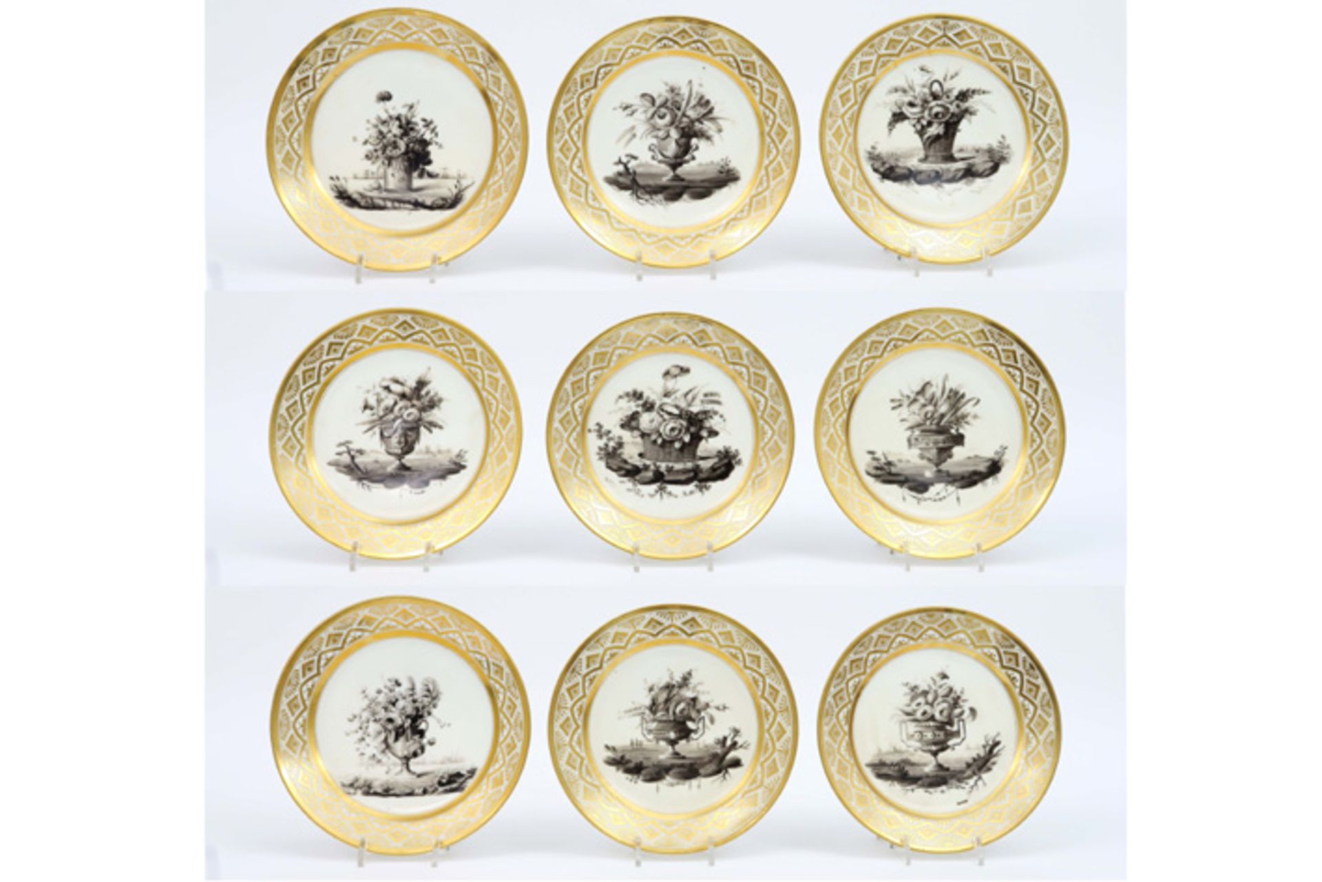 set of nine antique plates in marked porcelain from Brussels with gold leaf ||Reeks van negen