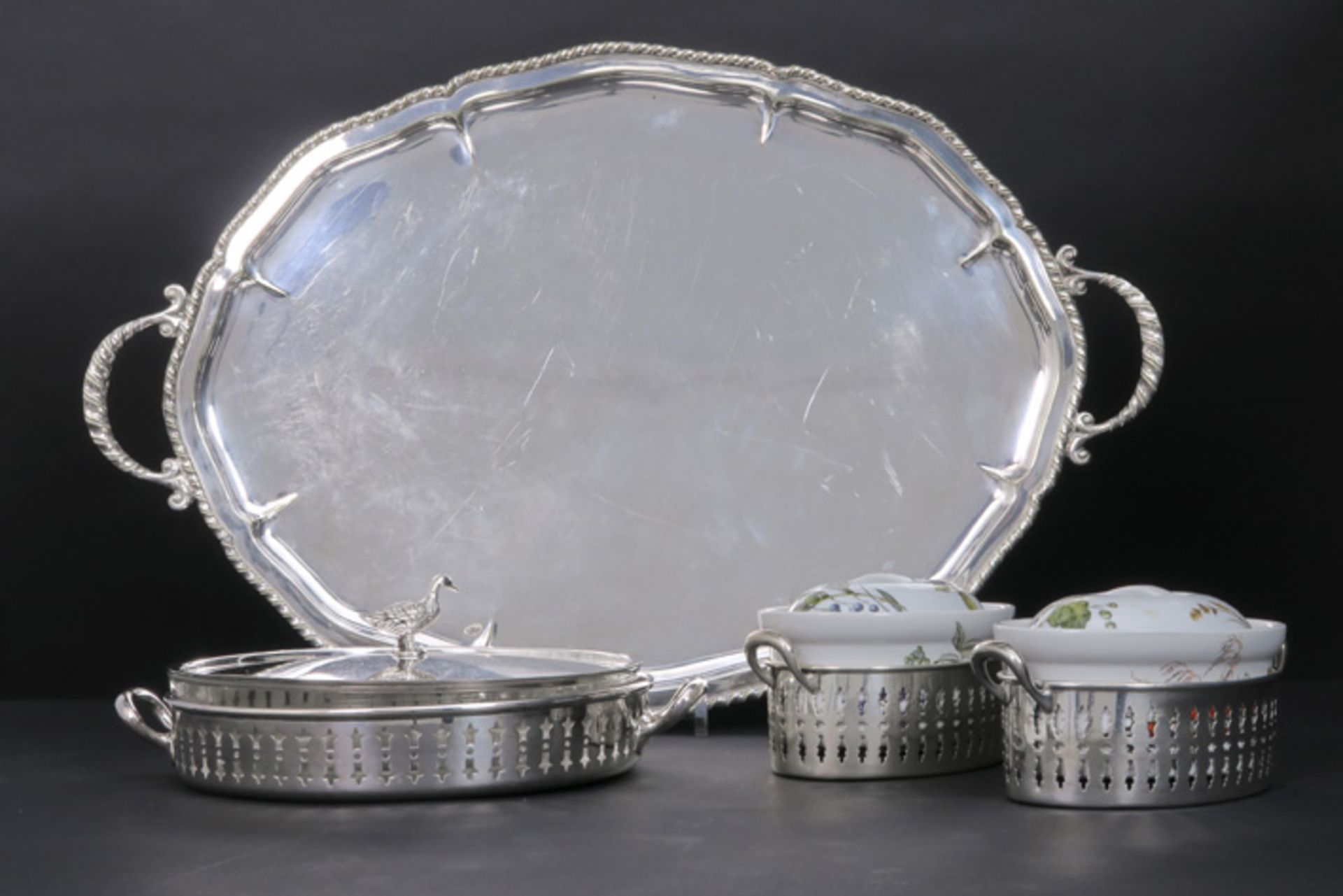 EPNS (dinner)-tray, lidded tureen and a pair of oval paté tureens||Lot (4) hotelzilver met een