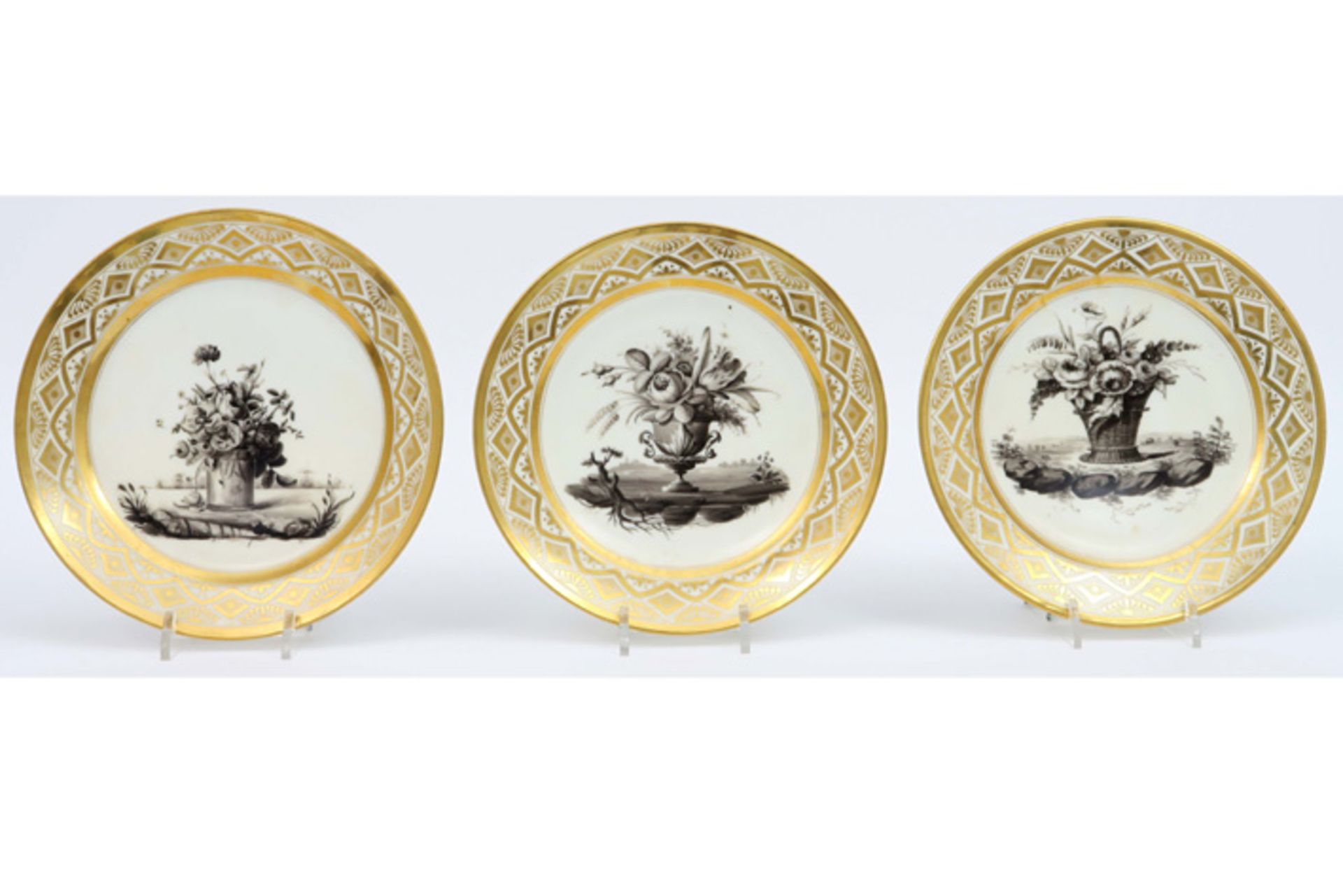set of nine antique plates in marked porcelain from Brussels with gold leaf ||Reeks van negen - Image 4 of 6