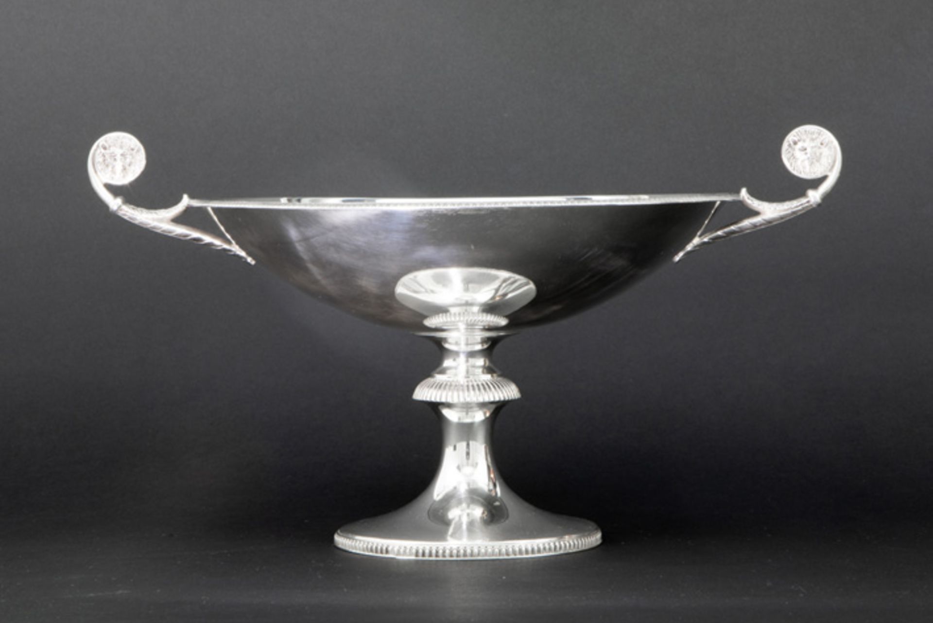 Dutch 20th. Cent. antique neoclassical centerpriece/fruitbowl in marked silver||JAMES DIXON & SONS - Image 2 of 4