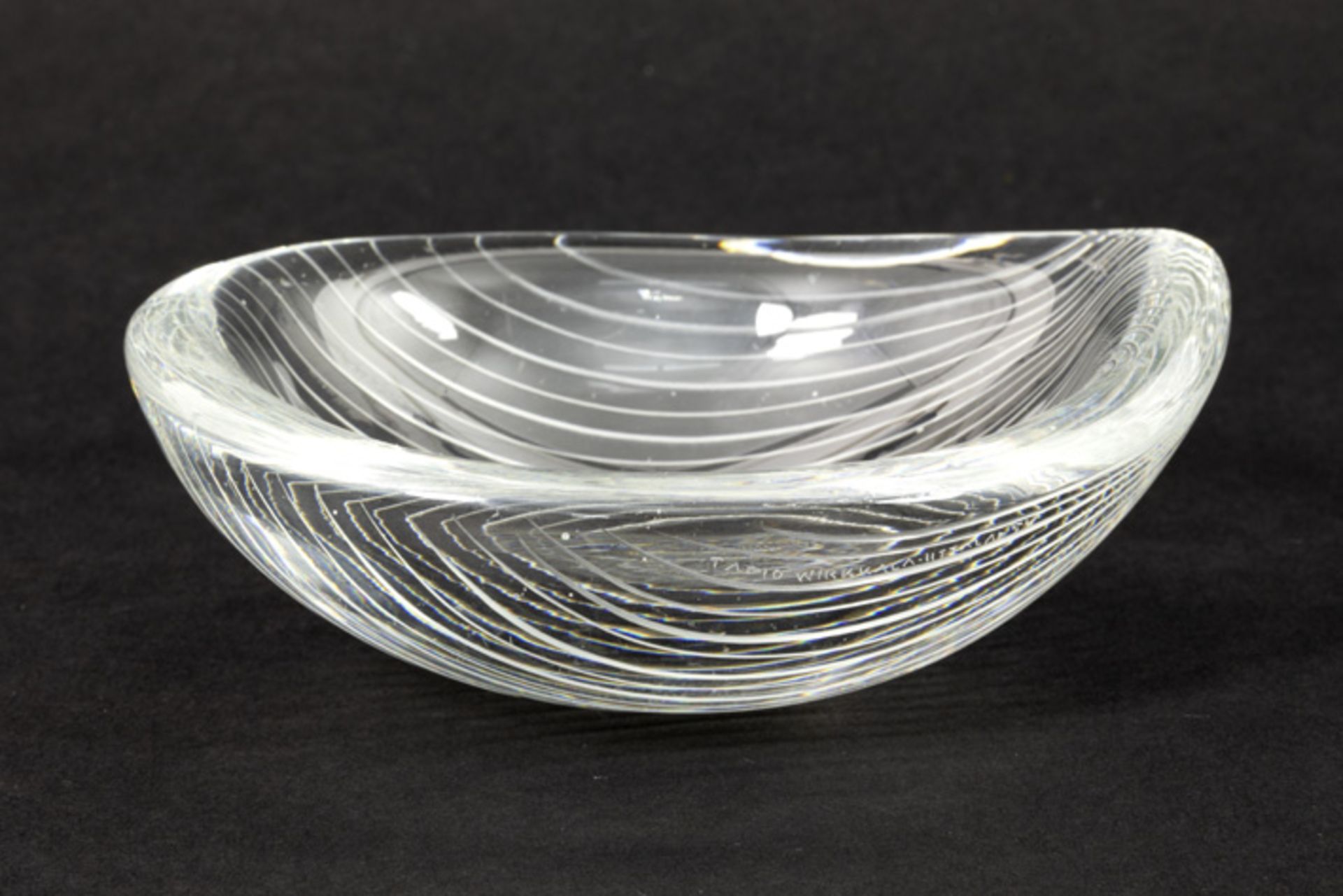 two small Tapio Wirkkala Iittala leafshaped bowls in comb-cut engraved glass - marked, signed and - Image 3 of 9