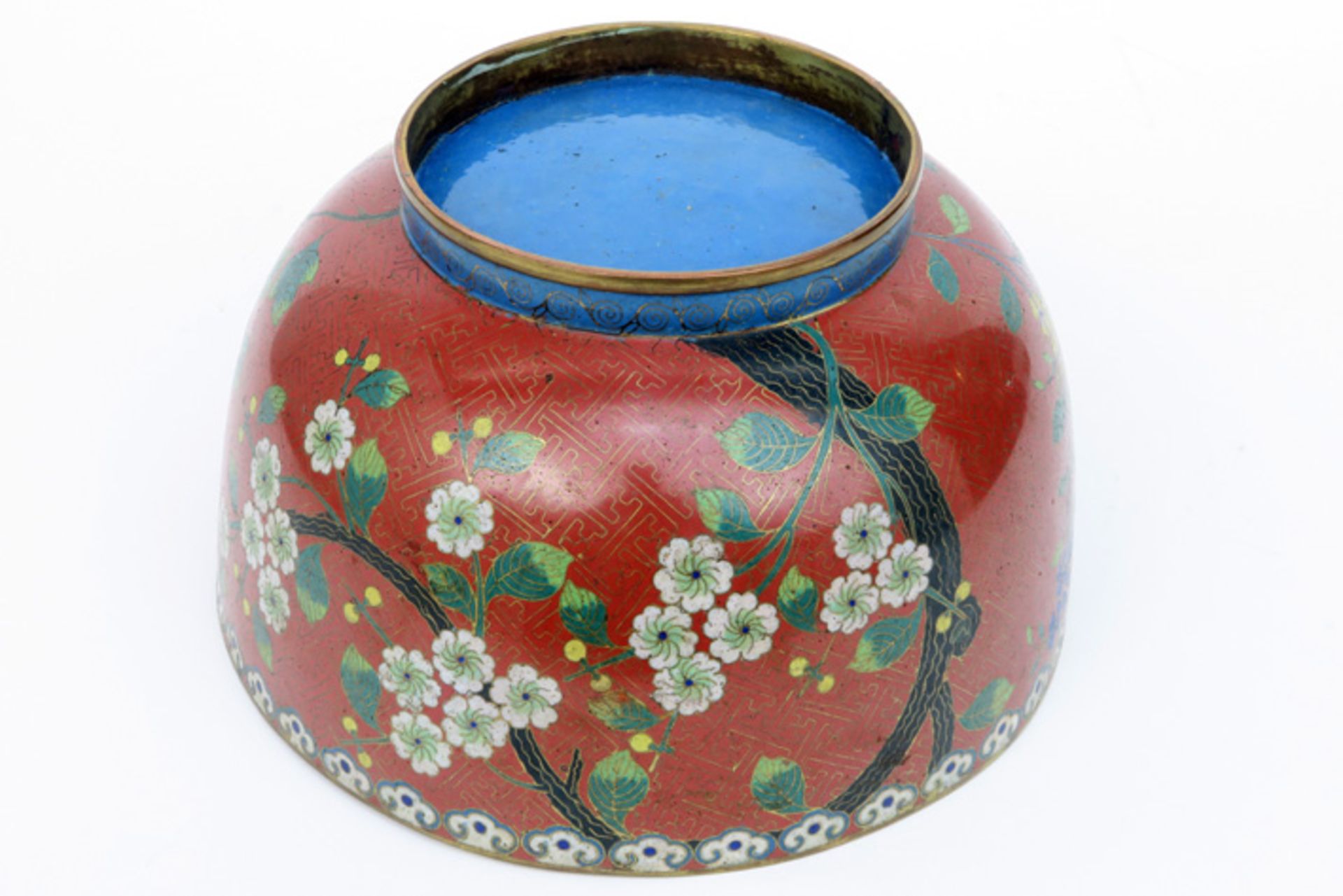 antique Chinese cloisonné bowl with a flowers decor||Antieke Chinese bowl in cloisonné met - Image 4 of 4