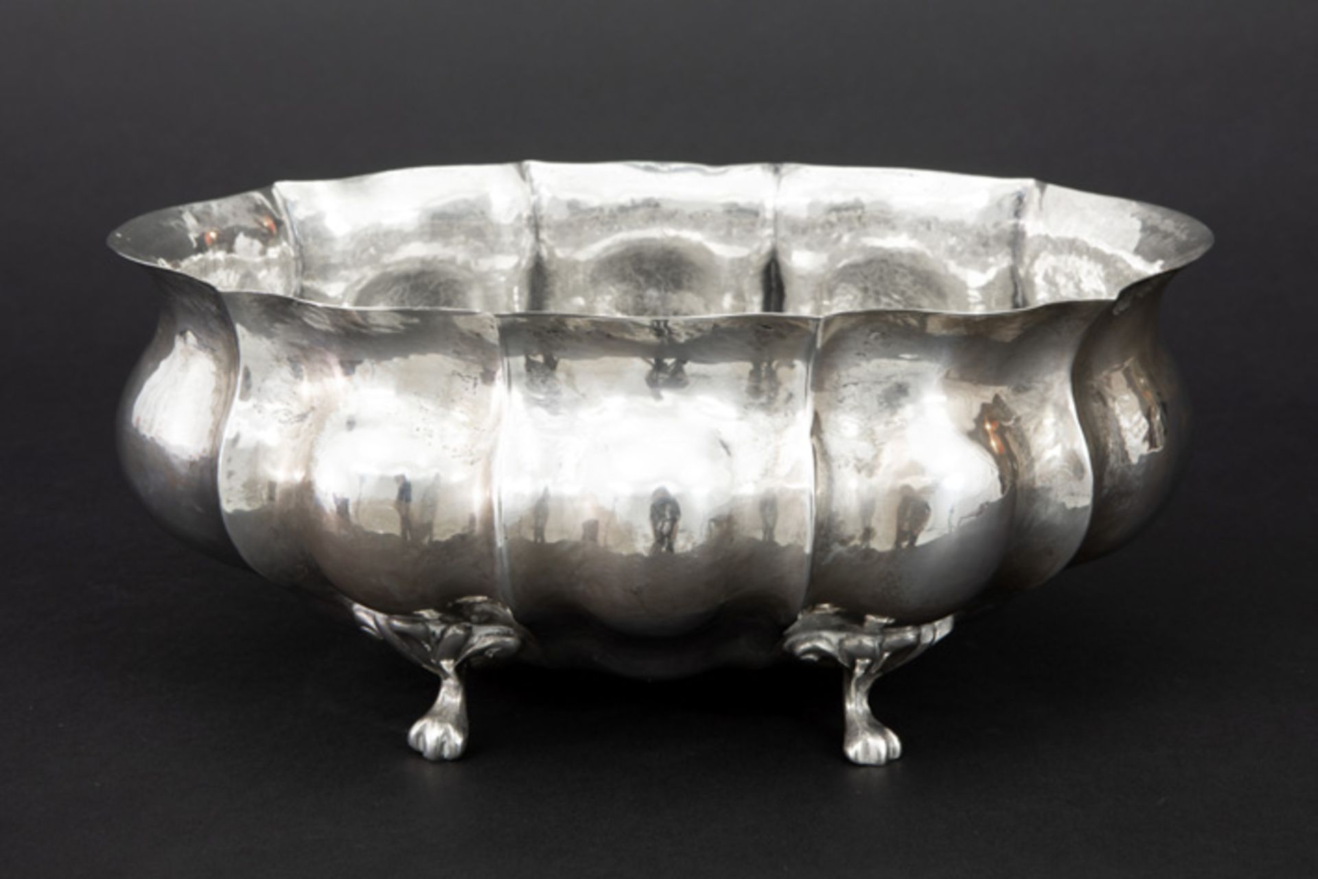 English "Elkington" bowl and basket in marked silver||Lot (2) massief zilver met een kleine - Image 2 of 8