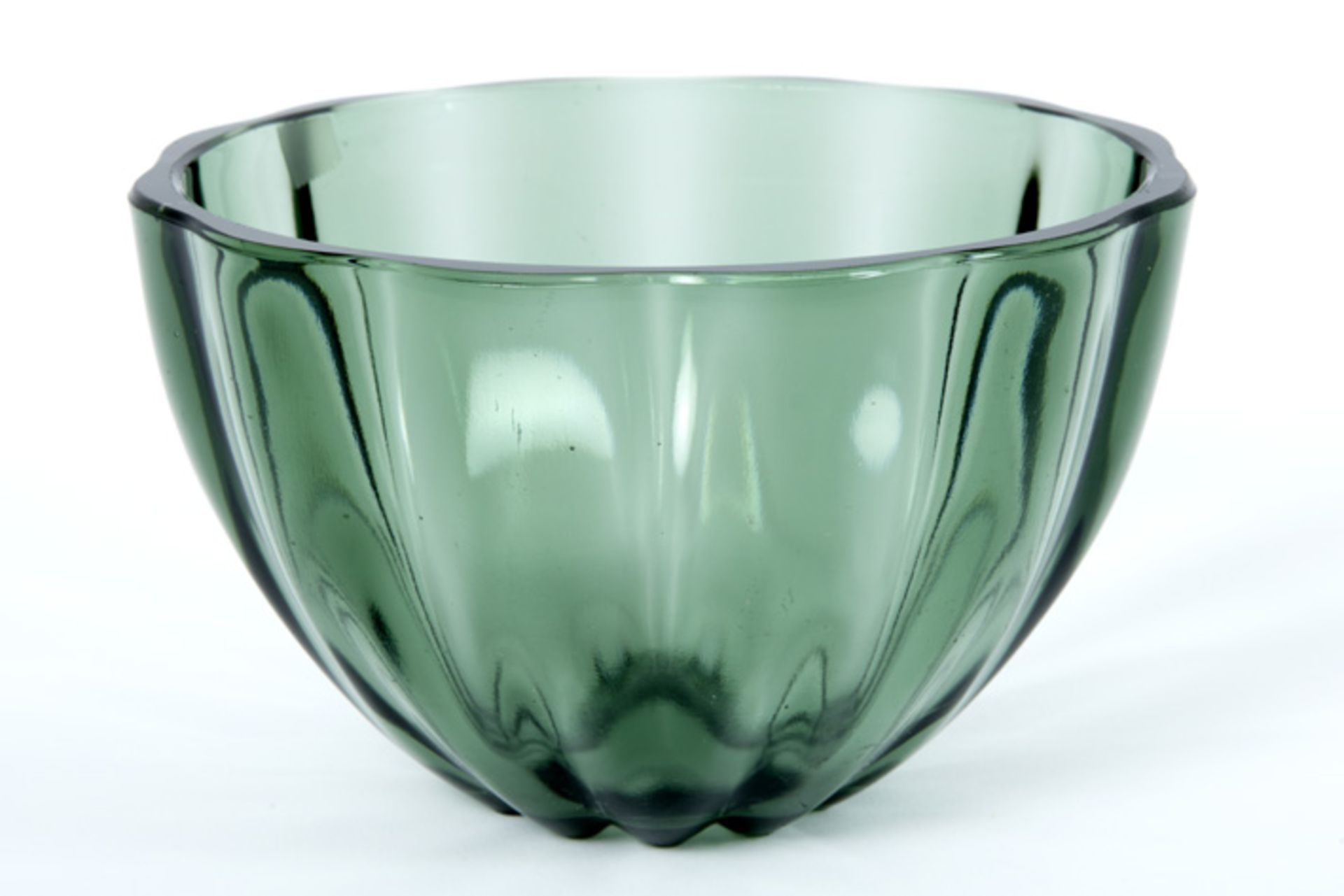 thirties' Wilhelm Wagenfeld bowl in turmaline glass - marked with the typical X in a hexagone|| - Image 2 of 4