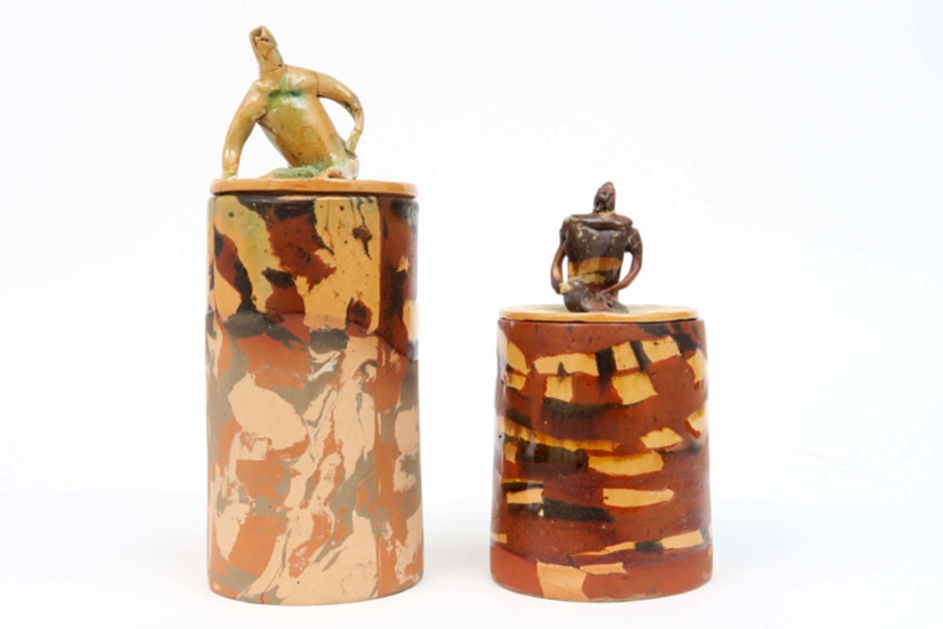 two cylindrical small lidded jars (with male figure) in ceramic signed José Vermeersch||VERMEERSCH - Image 3 of 10