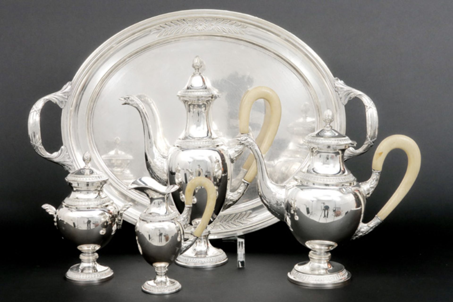 Italian neoclassical 4pc coffee and teaset on an oval tray in silverplated brass||Italiaans