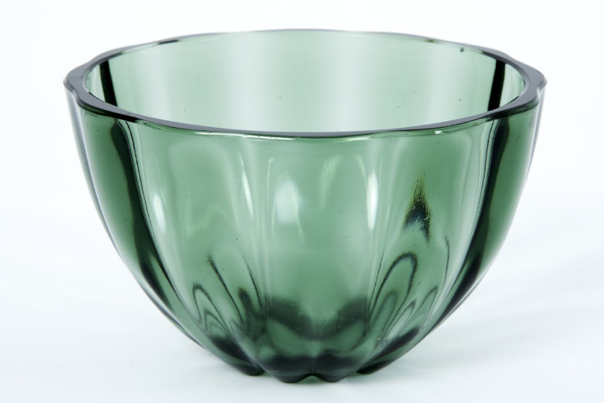thirties' Wilhelm Wagenfeld bowl in turmaline glass - marked with the typical X in a hexagone||