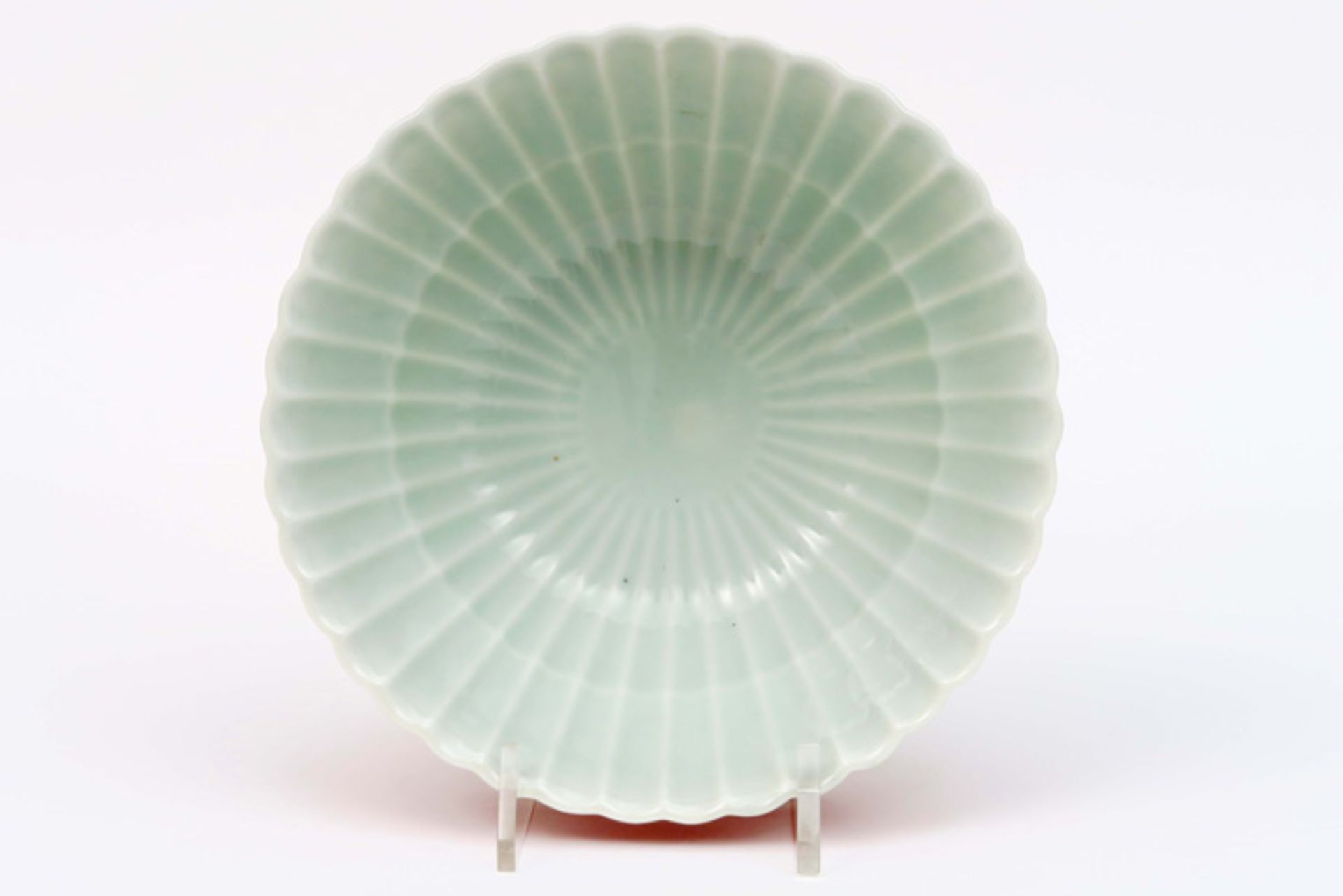 scalloped lotusflower shaped bowl in marked Royal Kopenhagen porcelain with embossed ribs||Bowl in - Image 3 of 5