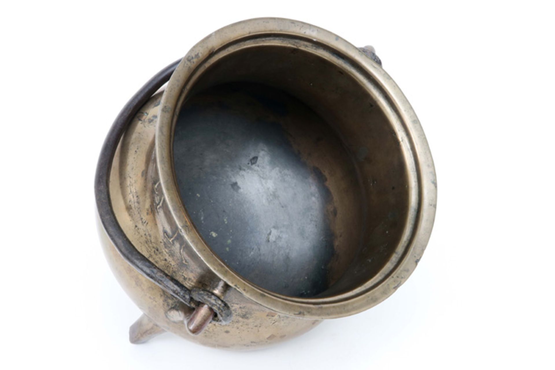 16th/17th Cent. Flemish "grape" cookingpot in bronze, marked " IPK "||VLAANDEREN - 16°/17° EEUW - Image 3 of 5