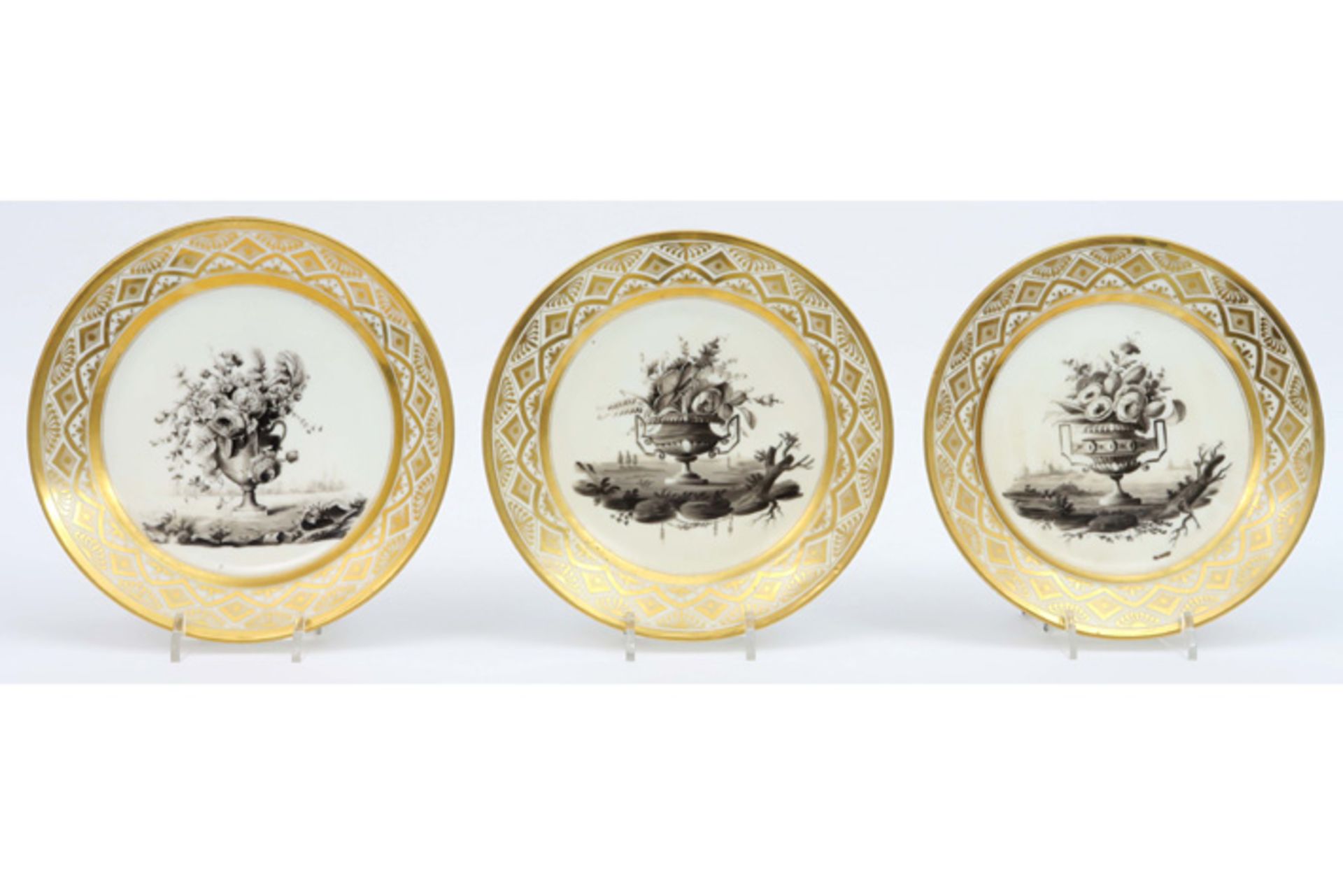 set of nine antique plates in marked porcelain from Brussels with gold leaf ||Reeks van negen - Image 2 of 6