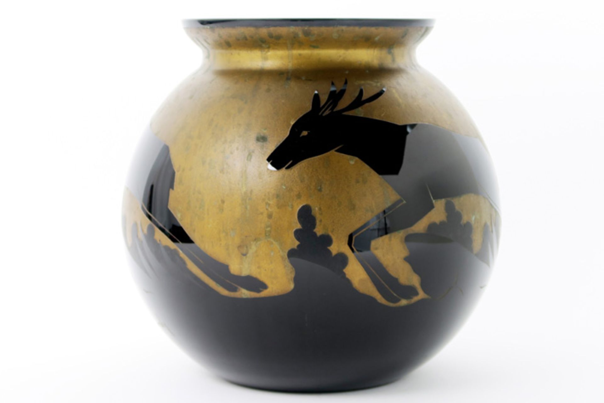 Art Deco vase in black "Art Ver" signed glass with a decor of deer on a gold base||ART VER Art - Image 2 of 5