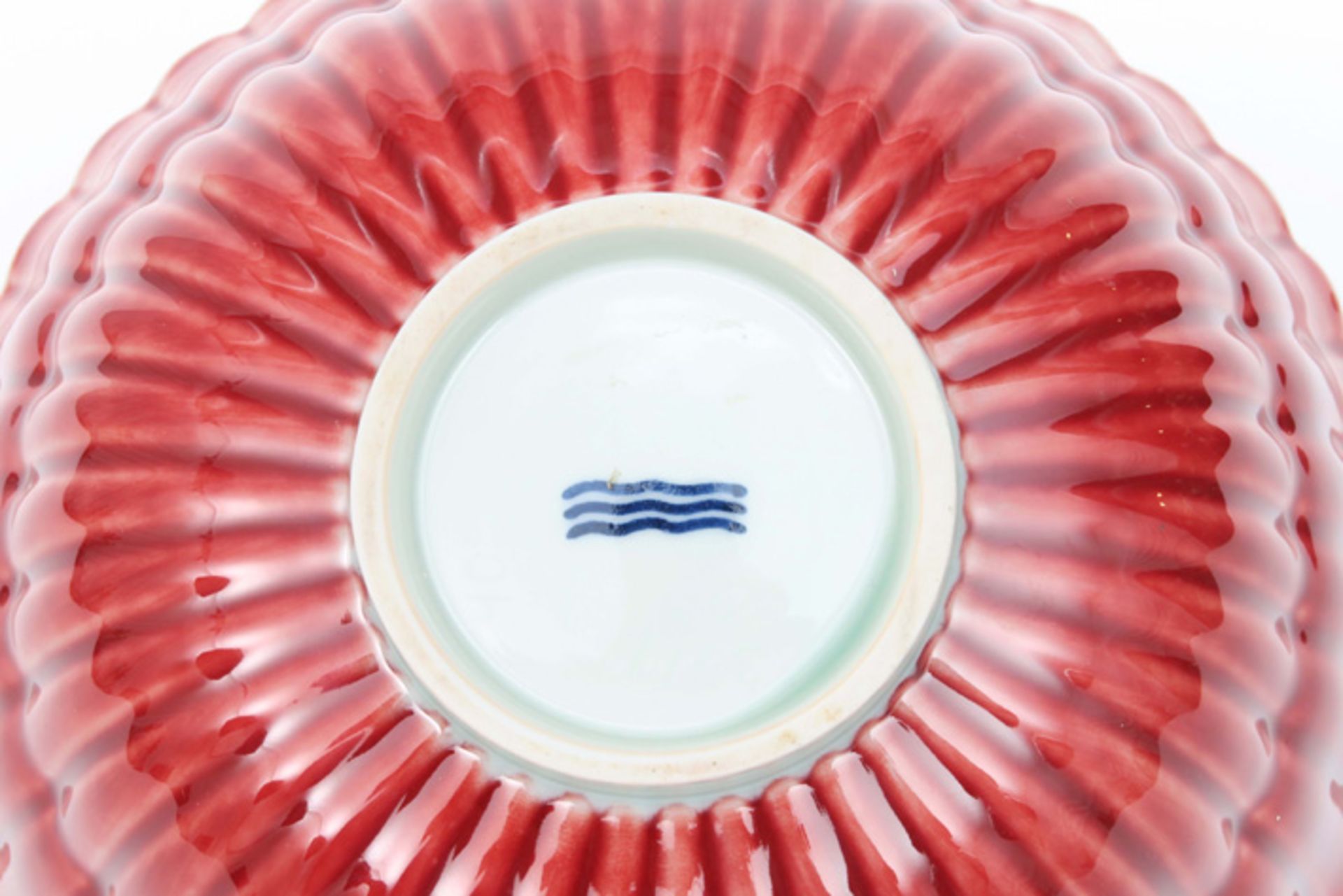 scalloped lotusflower shaped bowl in marked Royal Kopenhagen porcelain with embossed ribs||Bowl in - Image 5 of 5