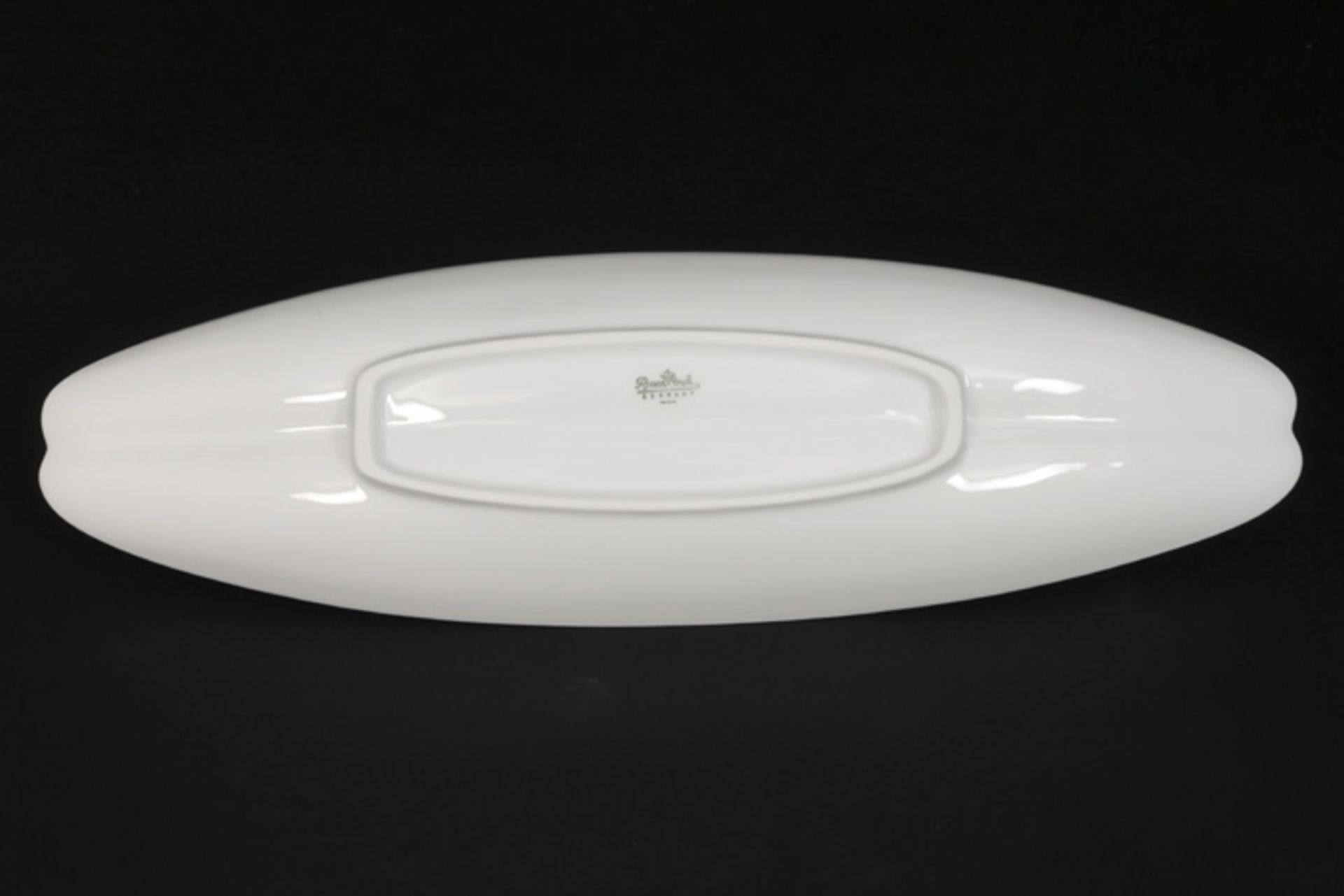 Tapio Wirkkala leafshaped design dish in Rosenthal marked porcelain||TAPIO WIRKKALA (1915 - 1985) - Image 3 of 4