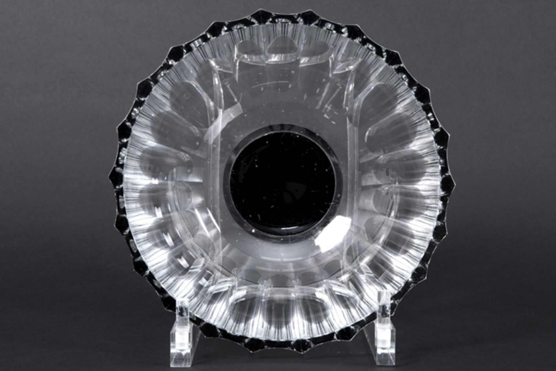 Vicke Lindstrand Orrefors Art Deco-bowl in clear crystal glass on a black glass base - marked and - Image 3 of 4