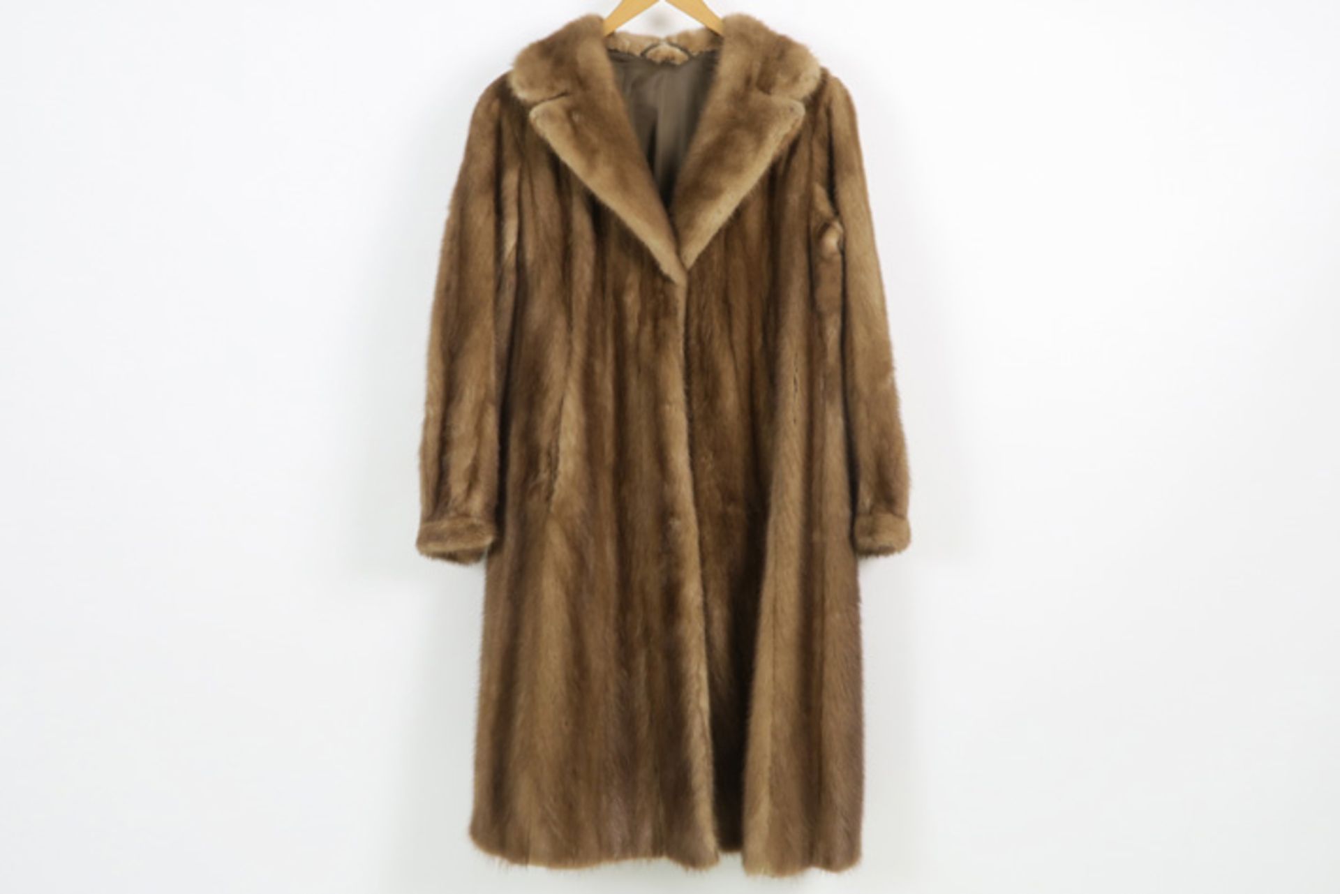 mink fur coat ||Bontmantel in lichtbruine nerts