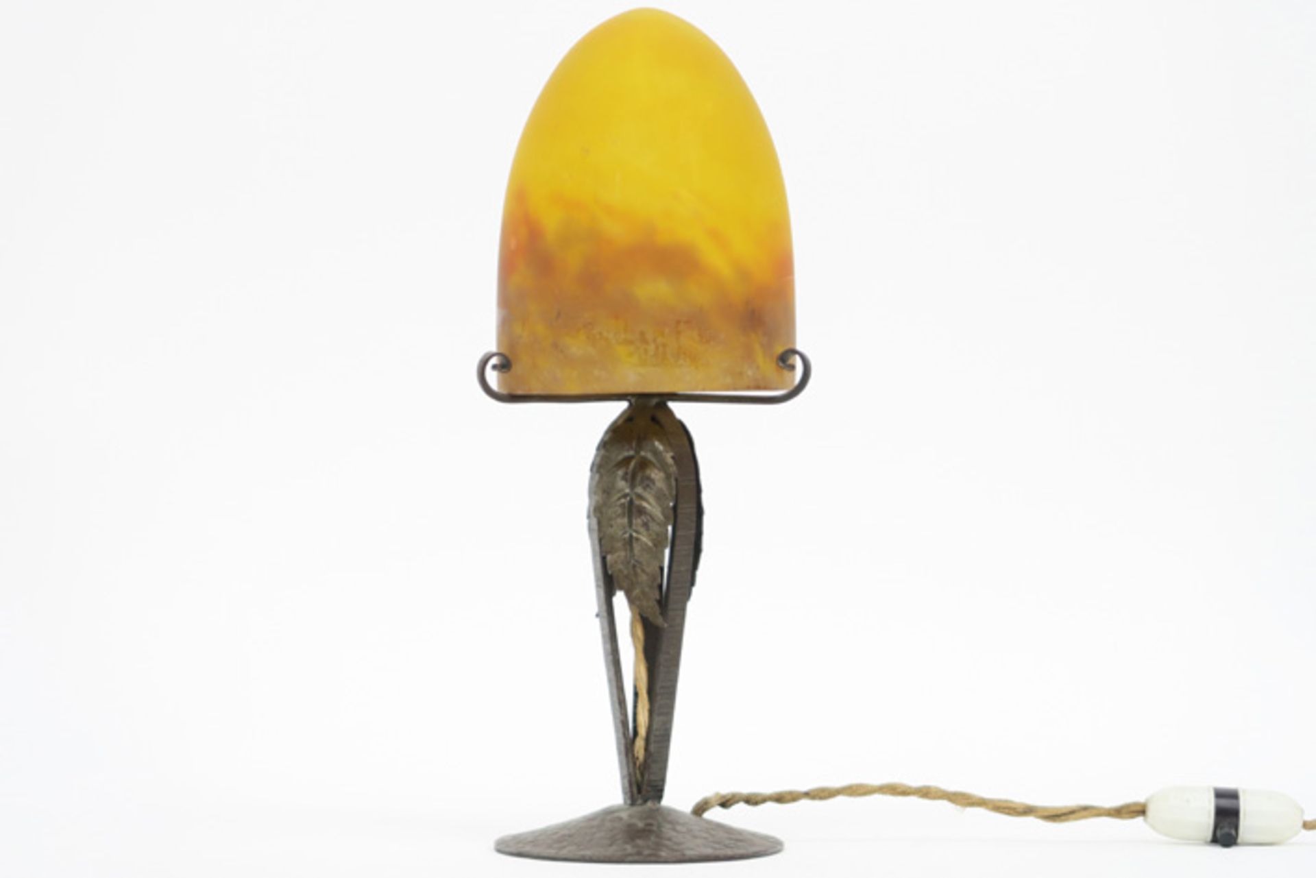 Müller frêre Lunéville signed Art Deco lamp in wrought iron and pâte de verre || MÜLLER frêres