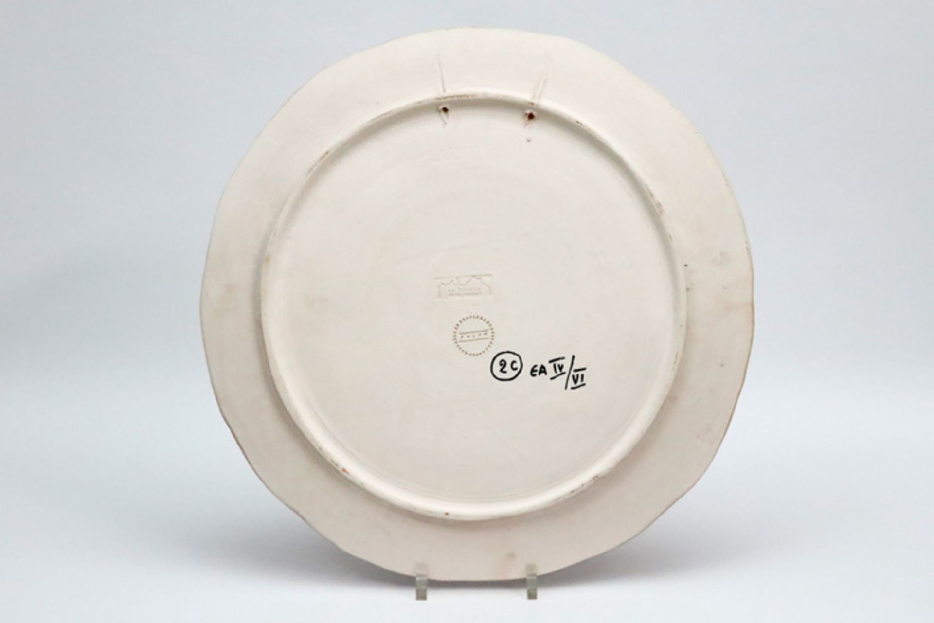 20th Cent. Jean-Michel Folon charger in ceramic with polychrome typical decor signed, numbered, - Image 3 of 4