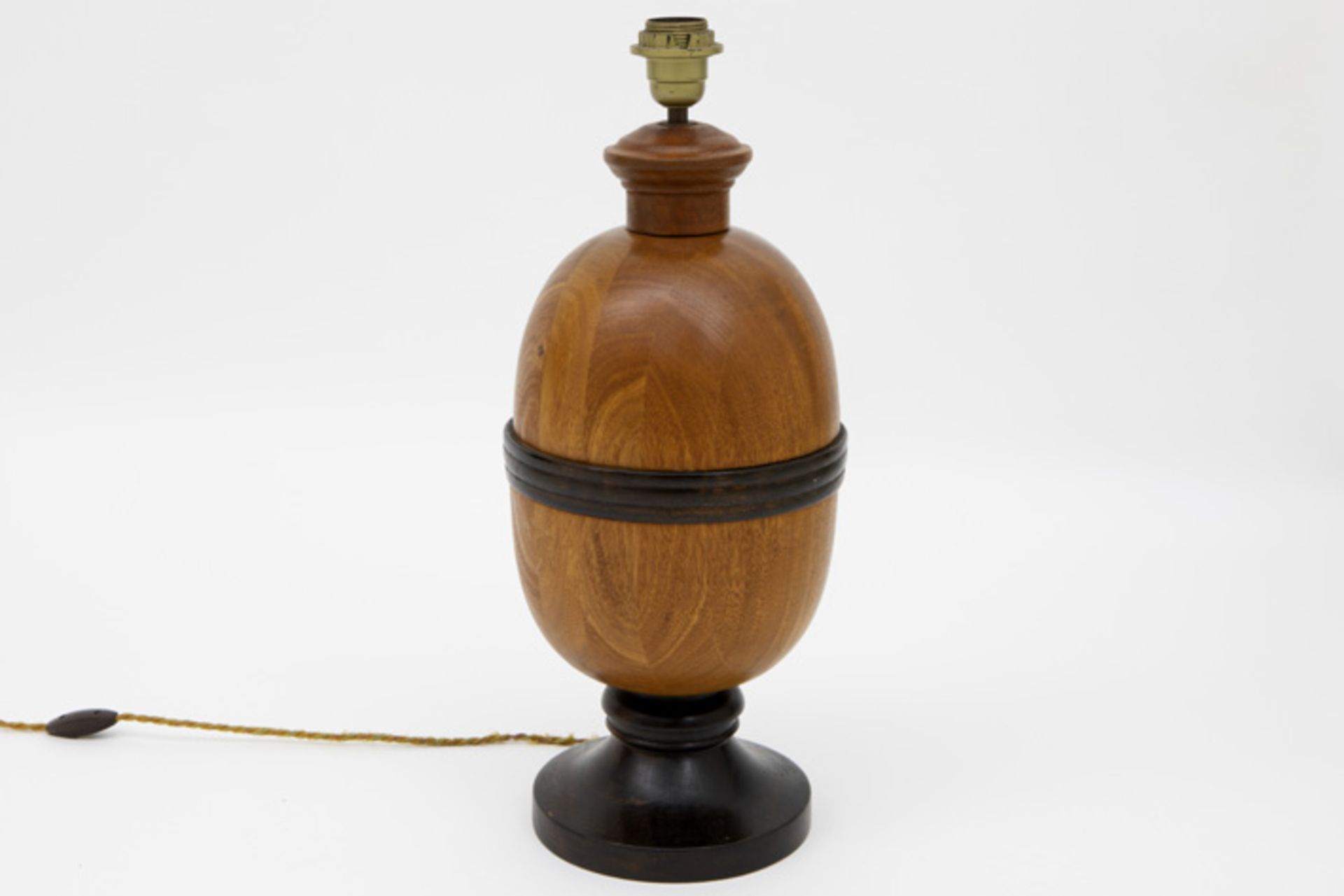 Art Deco lamp with a base in wood || Art Deco-schemerlamp met voet in hout - hoogte : 54 cm - ca