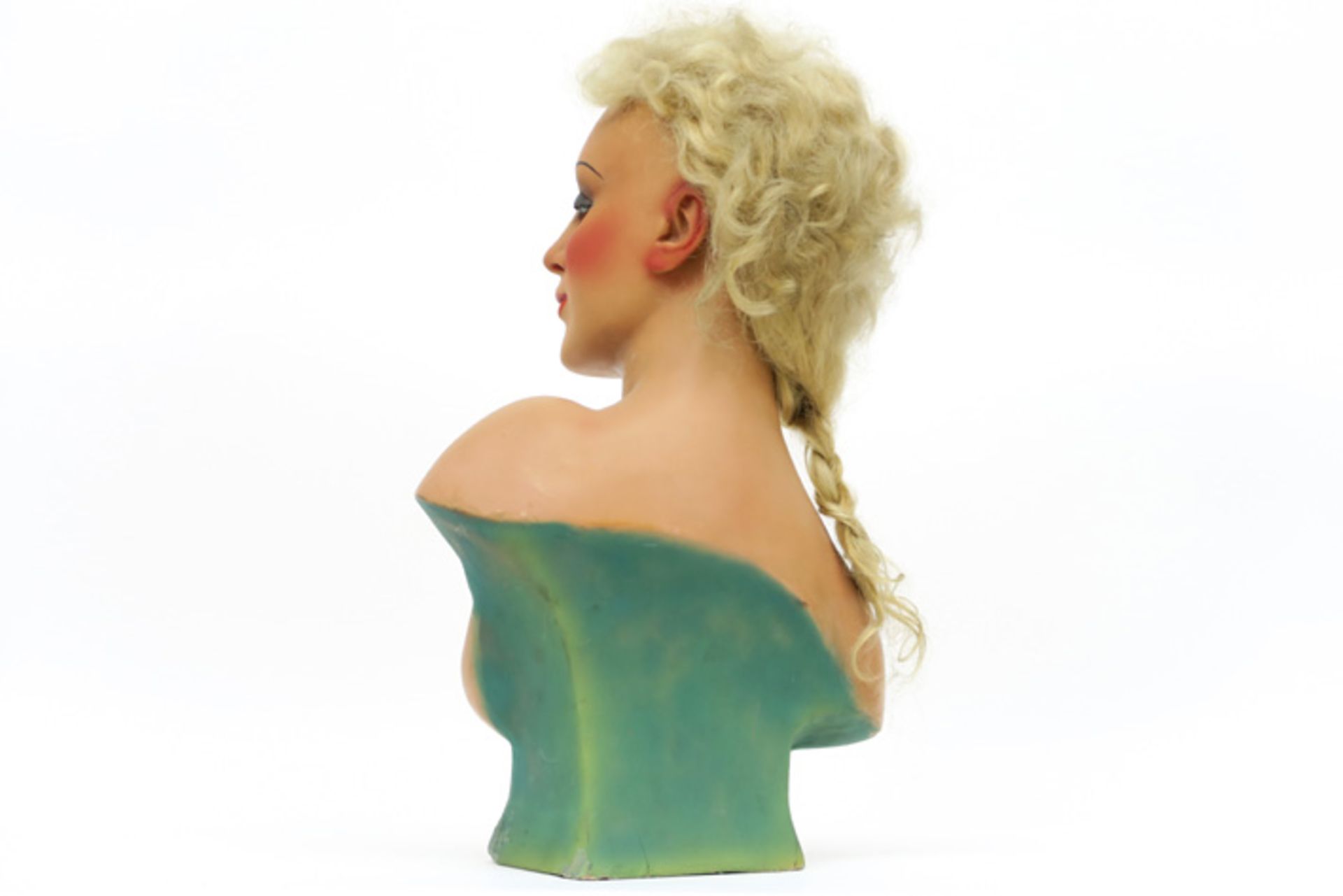 vintage window shop female bust with wig || Vintage etalagepop in papier mâché : buste van een jonge - Image 4 of 5