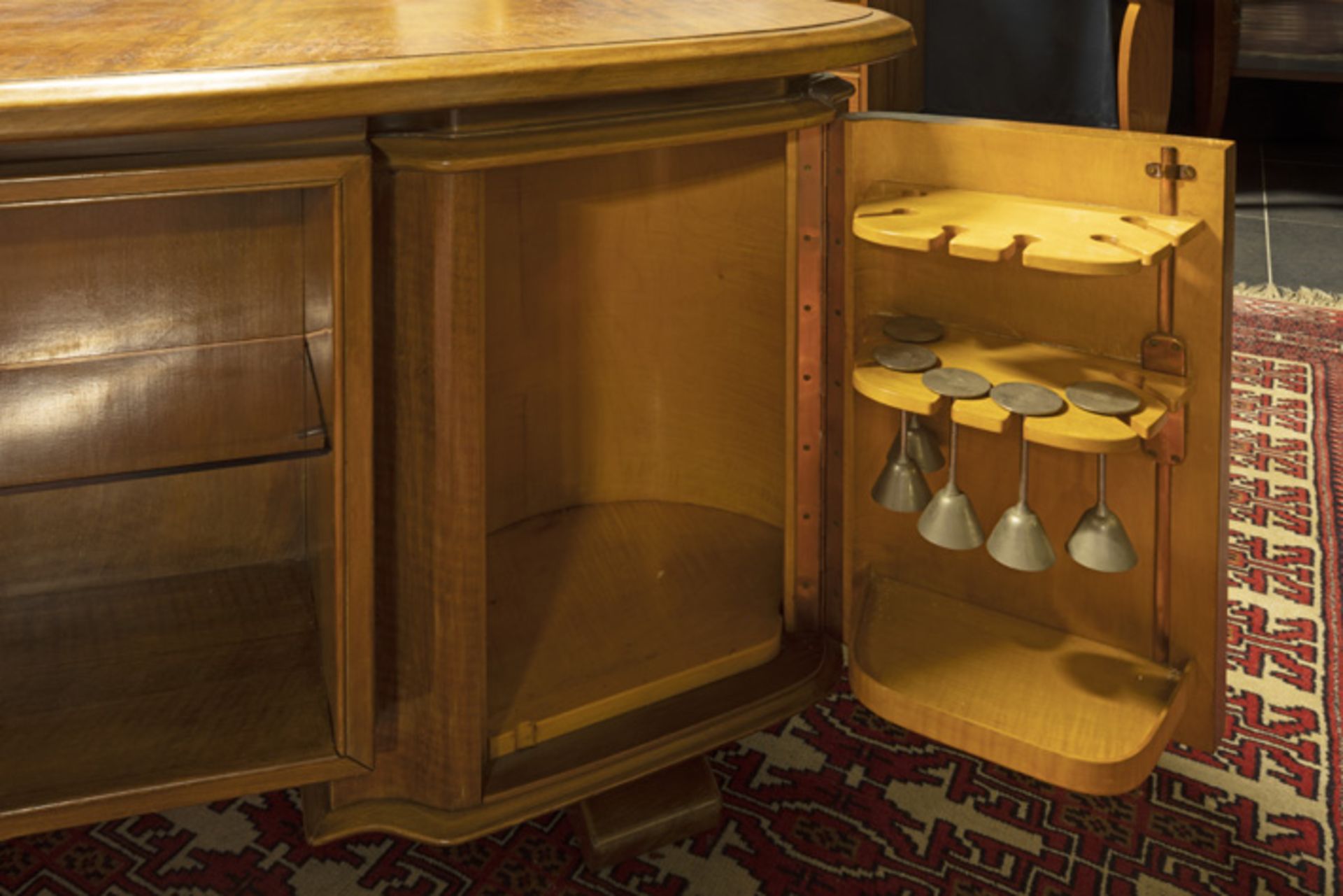 Art Deco suite in walnut with an elegant desk, a library bookcase with quite special design and a - Bild 3 aus 7