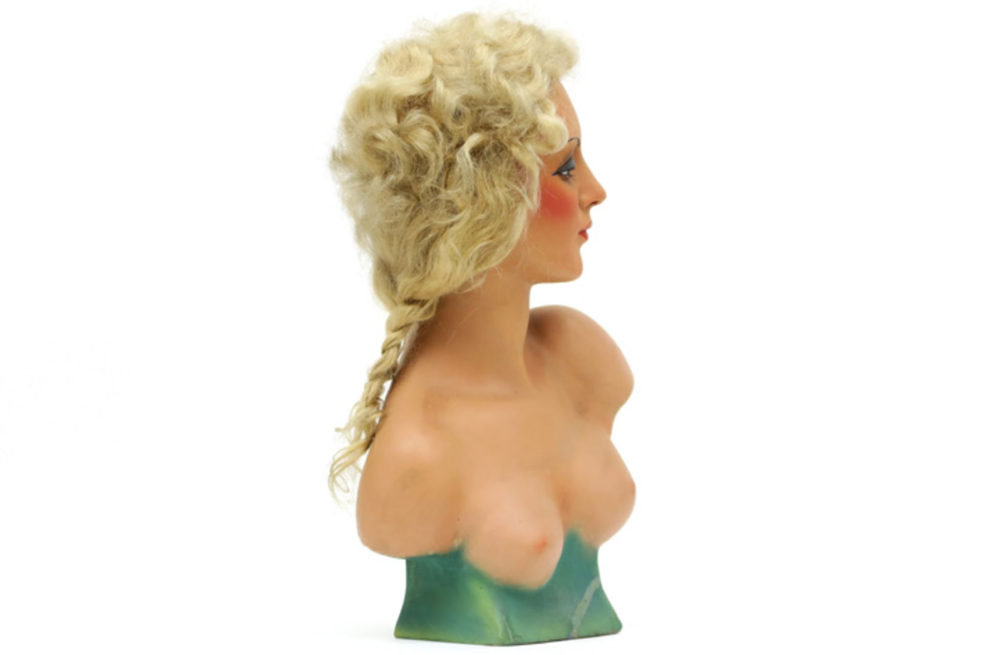 vintage window shop female bust with wig || Vintage etalagepop in papier mâché : buste van een jonge - Image 2 of 5