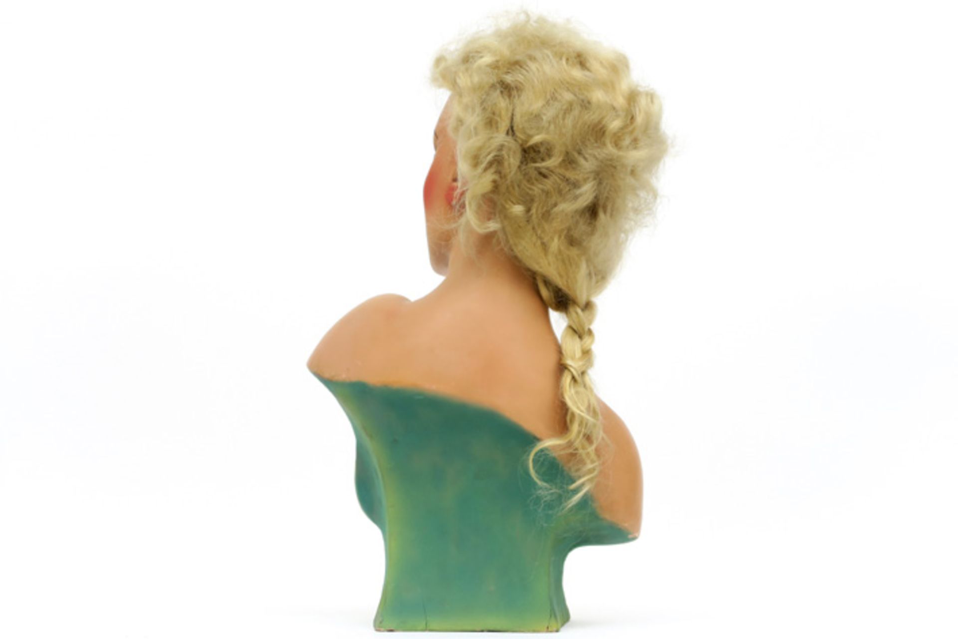 vintage window shop female bust with wig || Vintage etalagepop in papier mâché : buste van een jonge - Image 5 of 5