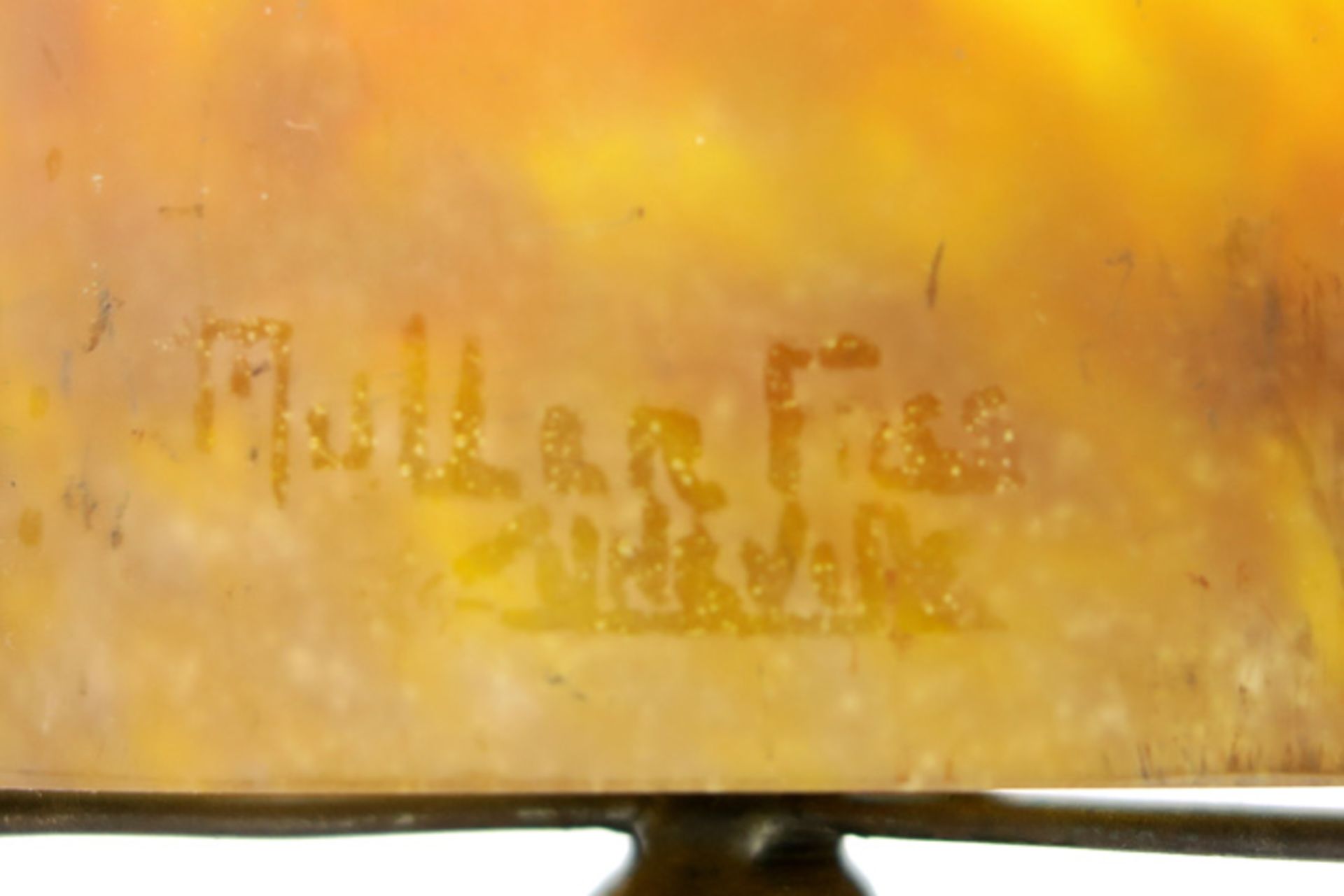 Müller frêre Lunéville signed Art Deco lamp in wrought iron and pâte de verre || MÜLLER frêres - Image 3 of 3