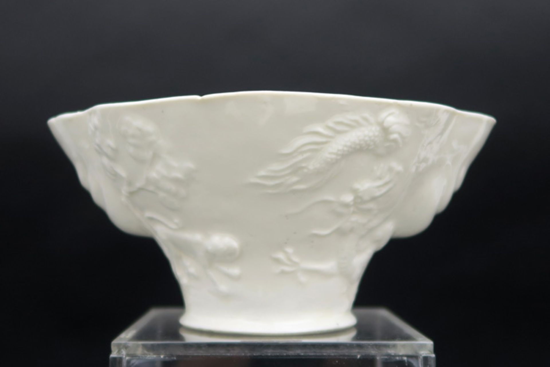 Chinese cup in "blanc de Chine" porcelain with a relief decor with mythical animals (deer, - Image 7 of 7