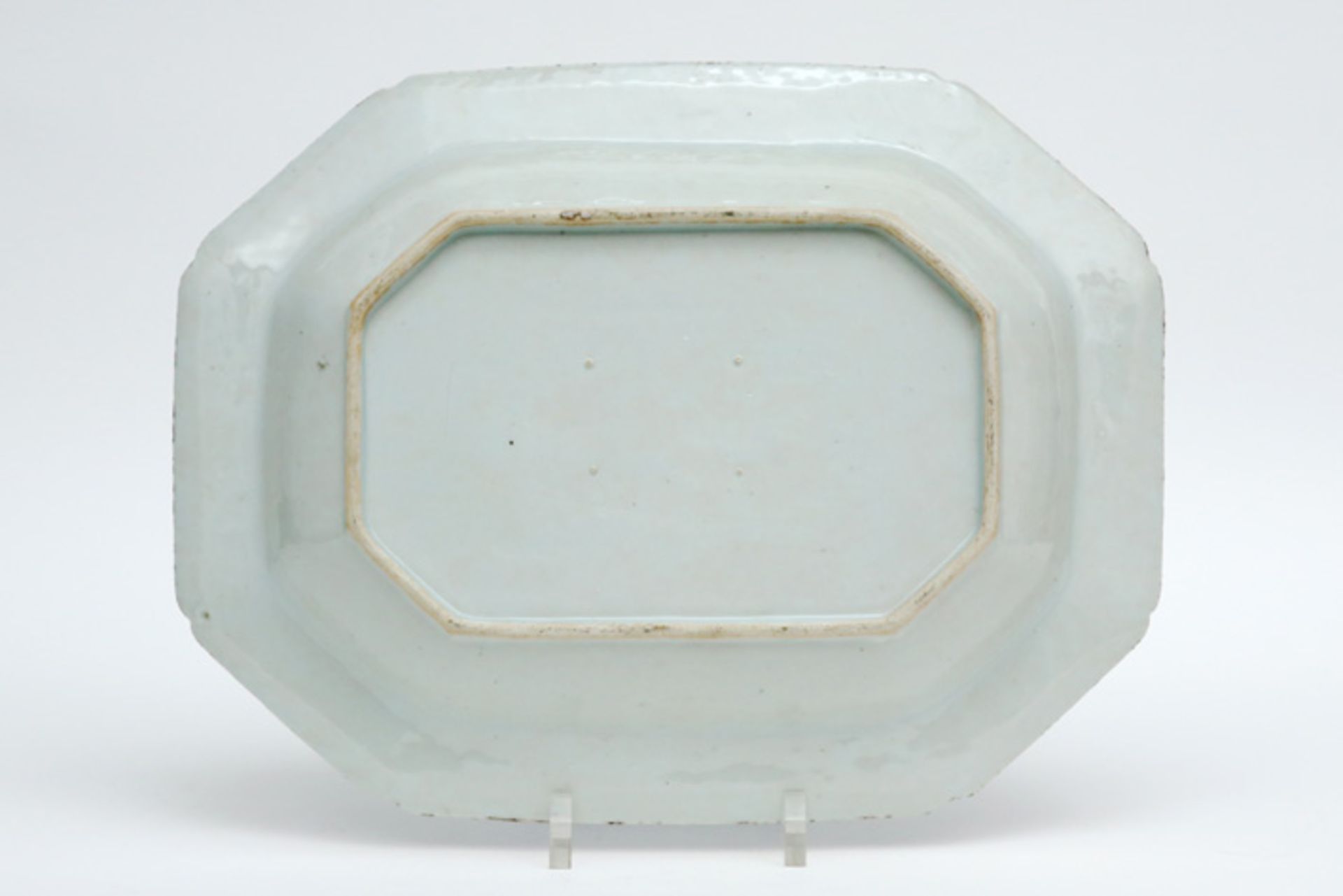 18th Cent. Chinese serving dish in porcelain with a blue-white landscape decor - Image 2 of 2