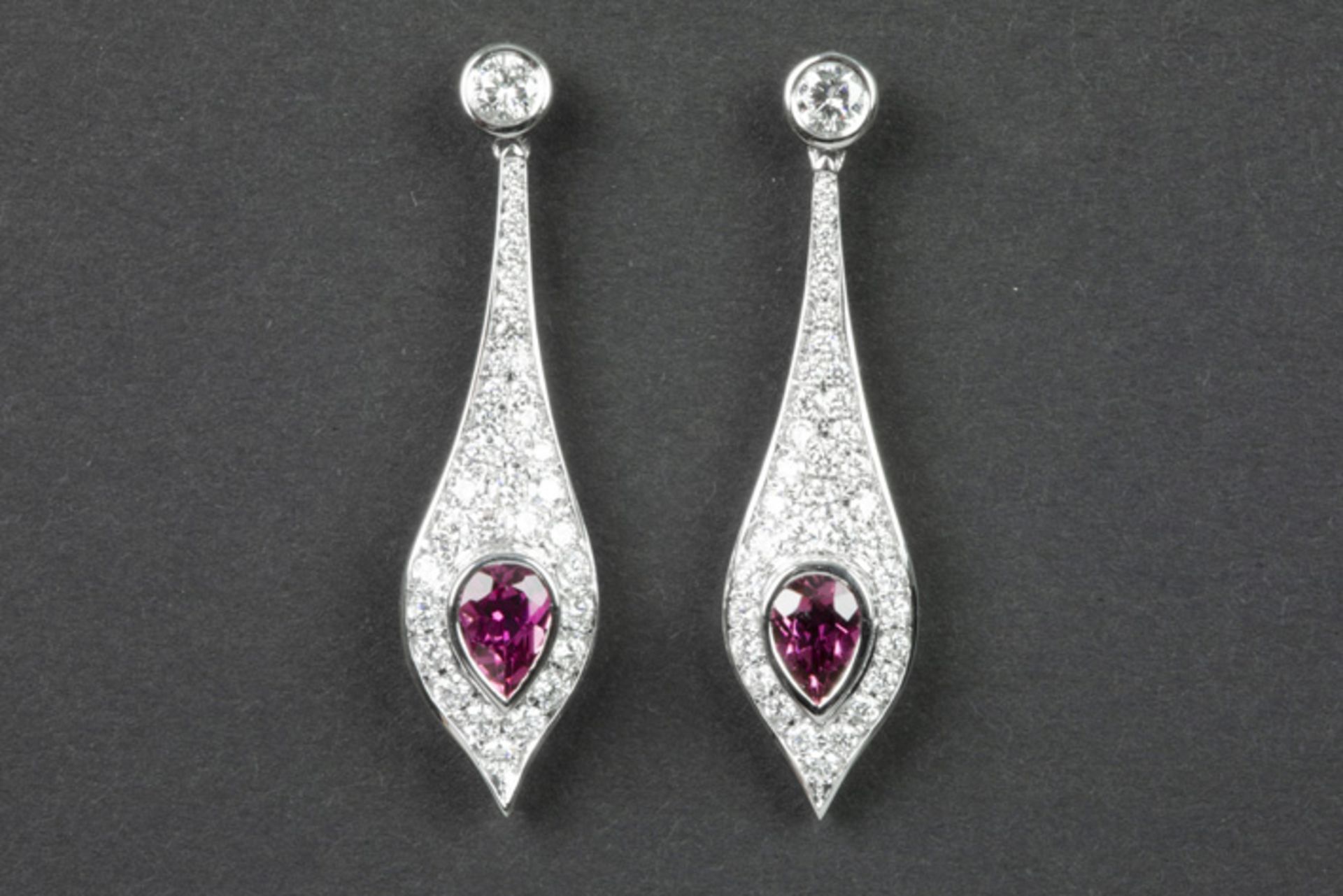 superb pair of handmade earrings in white gold (18 carat) with more then 1,50 carat of pink
