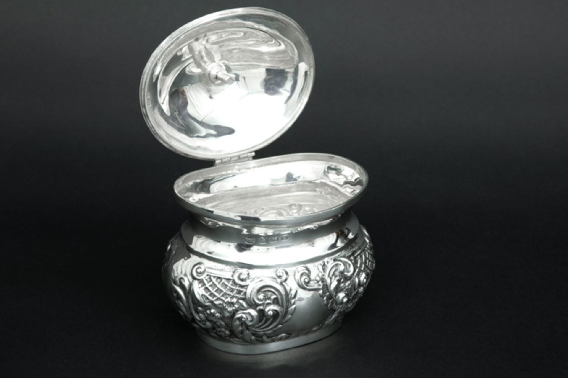 antique tea box in William Aitkin signed and marked silver || WILLIAM AITKIN antieke theedoos met - Image 2 of 3