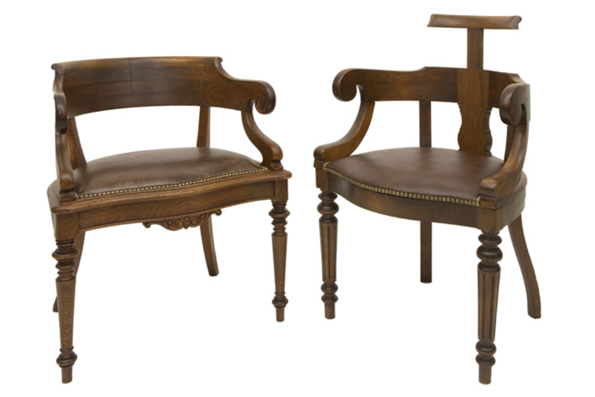 19th Cent. partners' desk with two armchairs in walnut || Negentiende eeuwse zgn partners' desk - Image 4 of 5