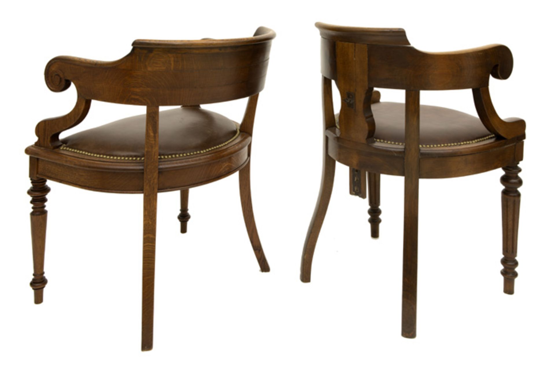 19th Cent. partners' desk with two armchairs in walnut || Negentiende eeuwse zgn partners' desk - Image 5 of 5