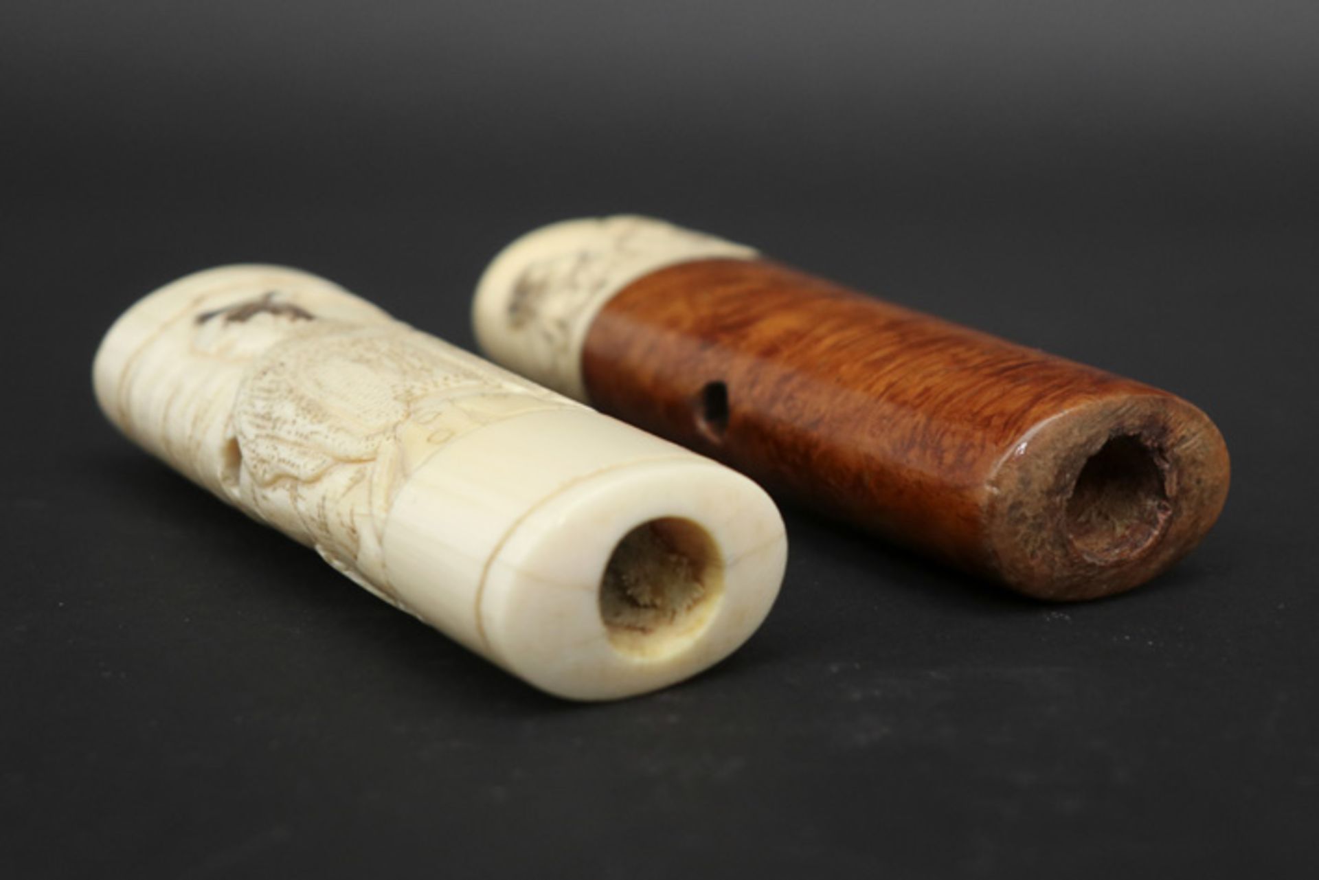 two umbrella grips, one in burr wood and ivory & one in ivory (Japanese work) || Twee grepen van - Image 3 of 4