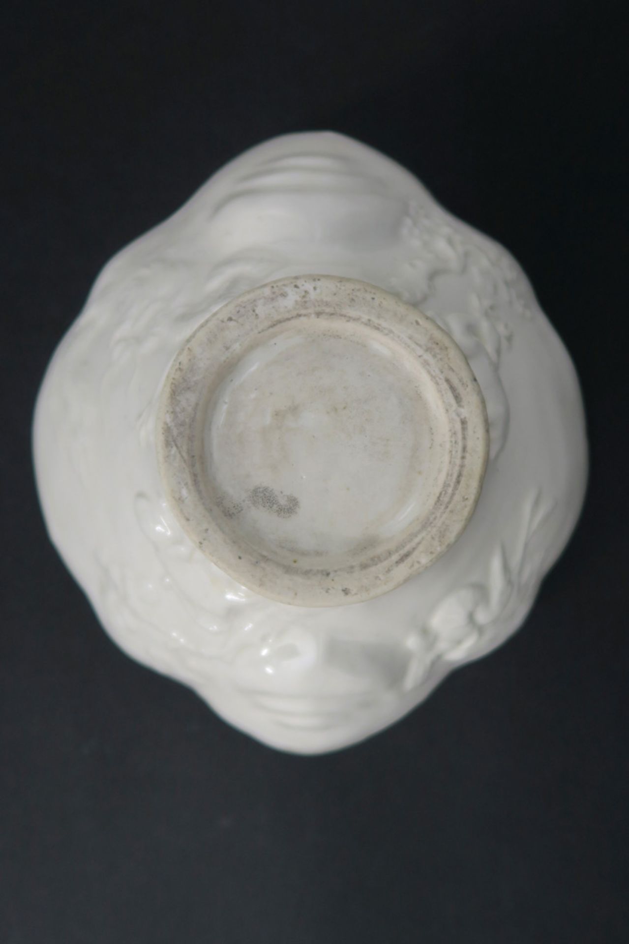 Chinese cup in "blanc de Chine" porcelain with a relief decor with mythical animals (deer, - Image 5 of 7