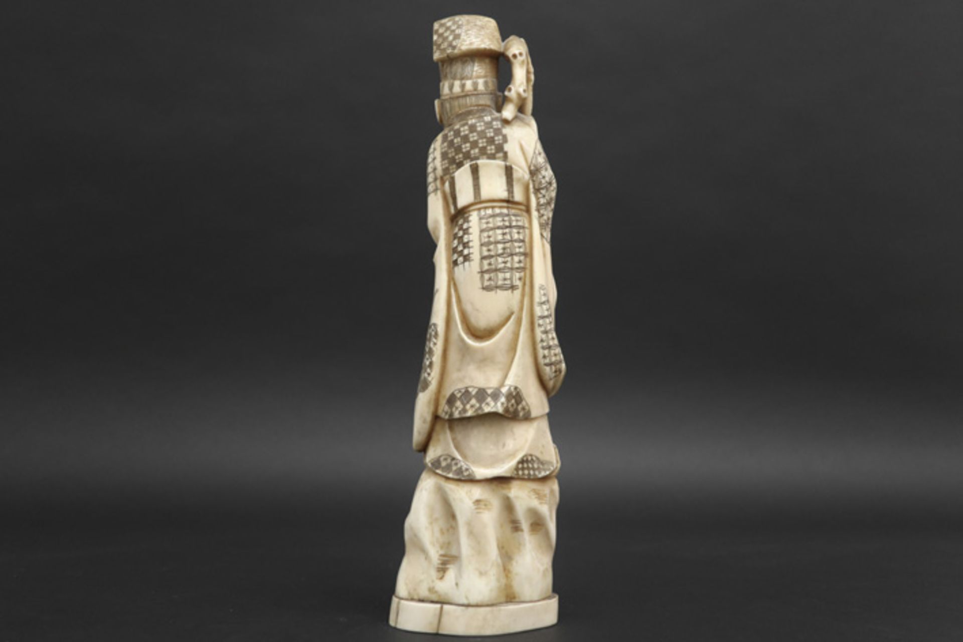 antique Chinese "Sage" sculpture in ivory || Antieke Chinese sculptuur in ivoor : "Wijze met - Image 3 of 4