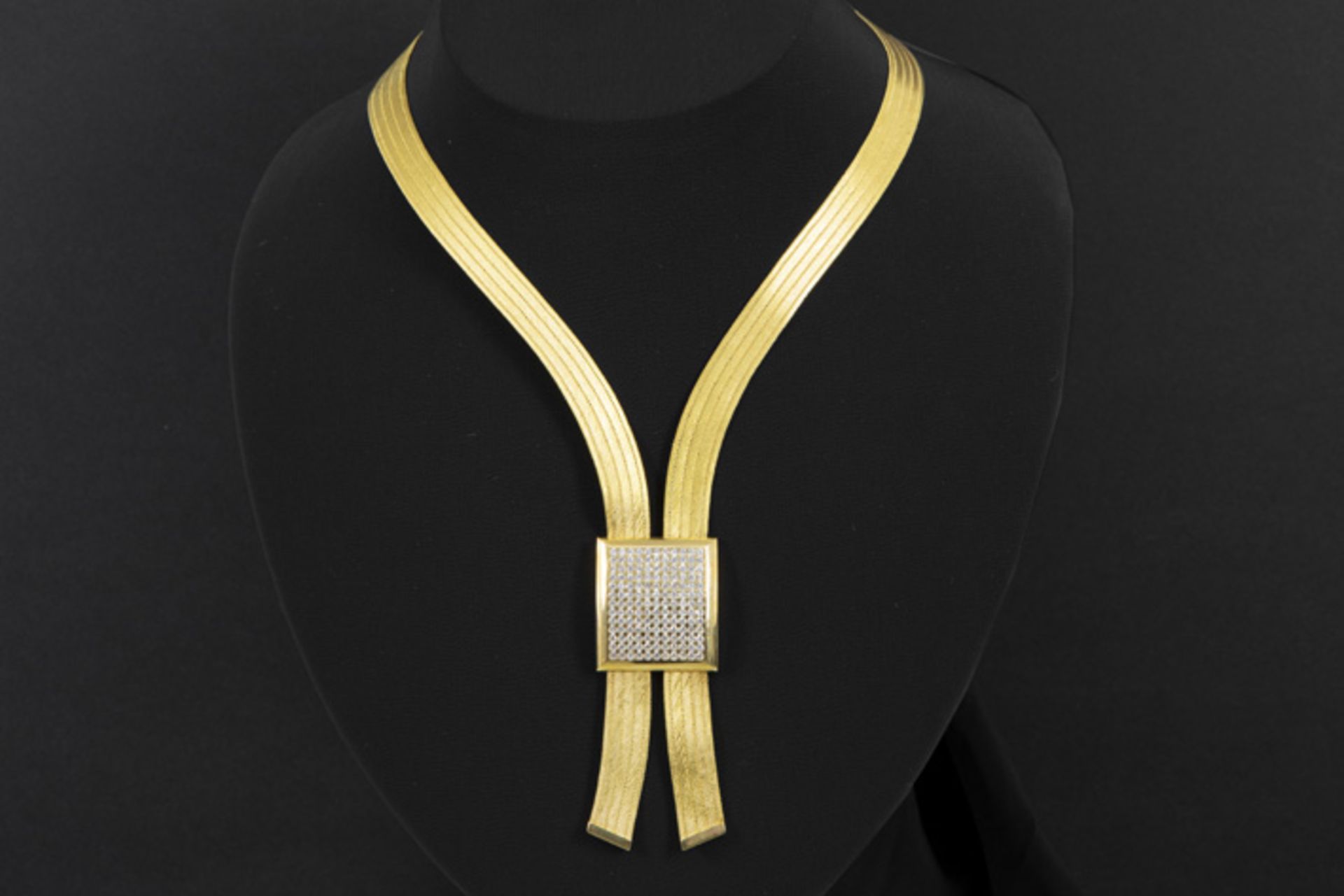 set of a necklace and bracelet in yellow gold (18 carat) with zirconia - 154,5 gram || Set van een - Image 6 of 7