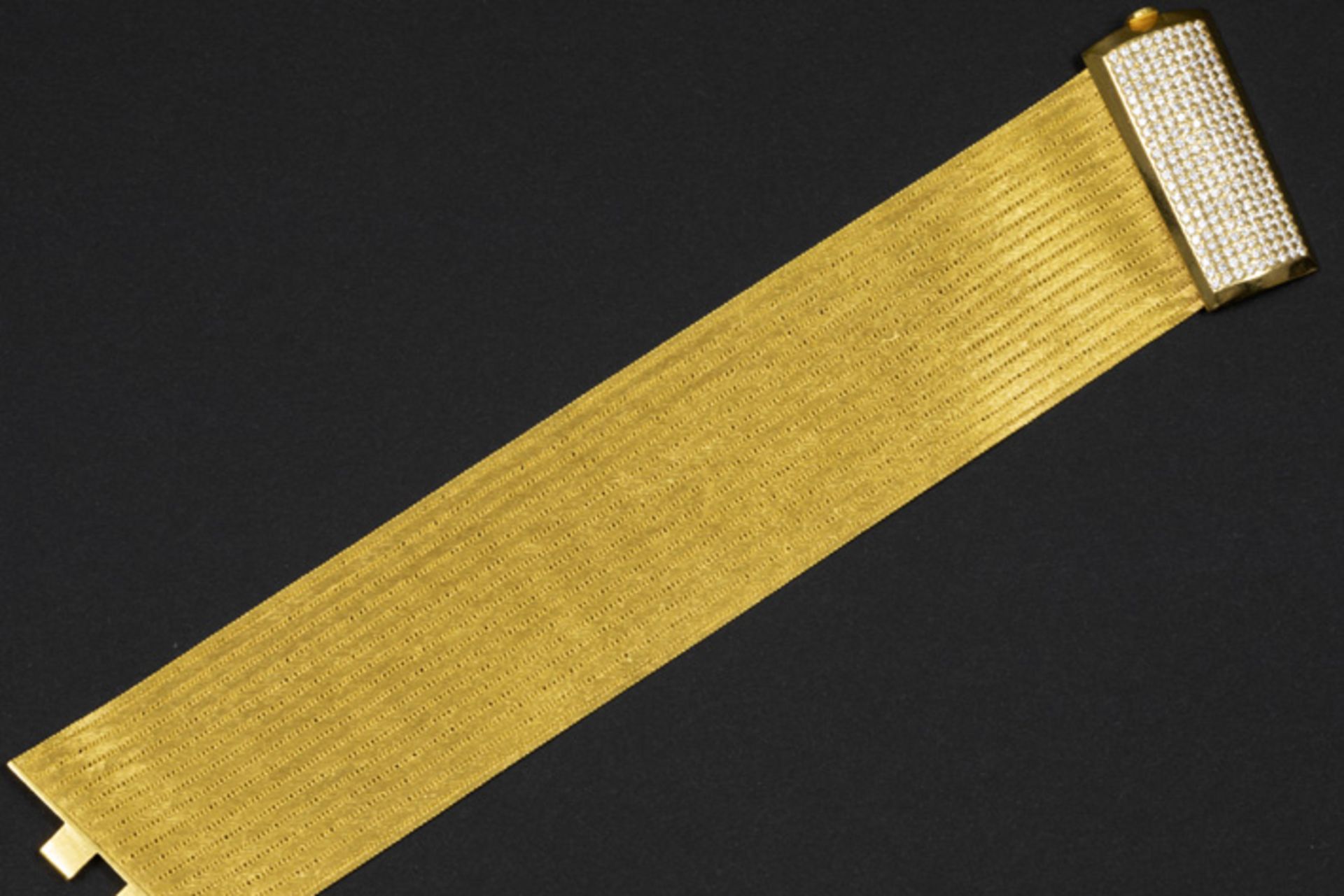 set of a necklace and bracelet in yellow gold (18 carat) with zirconia - 154,5 gram || Set van een - Image 5 of 7