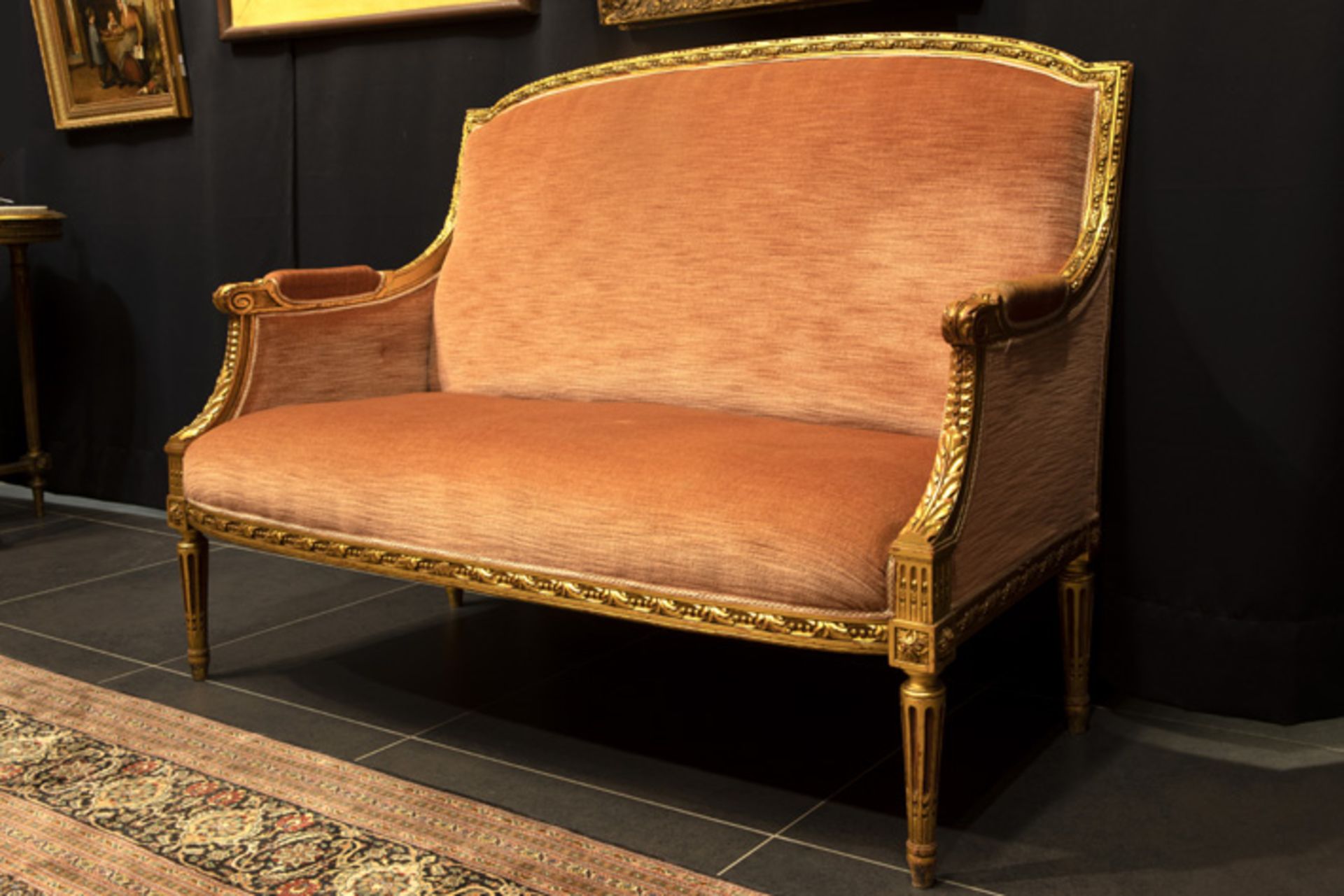 'antique' neoclassical settee in sculpted and gilded wood || 'Antieke' neoclassicistische - Bild 2 aus 3