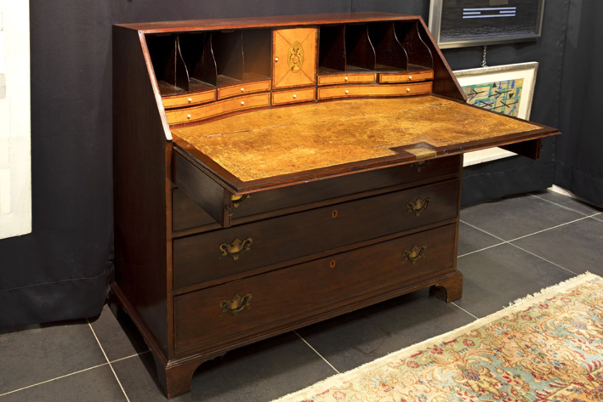 late 18th Cent. English Georgian bureau in mahogany with a nice interior partially in marquetry || - Image 2 of 6